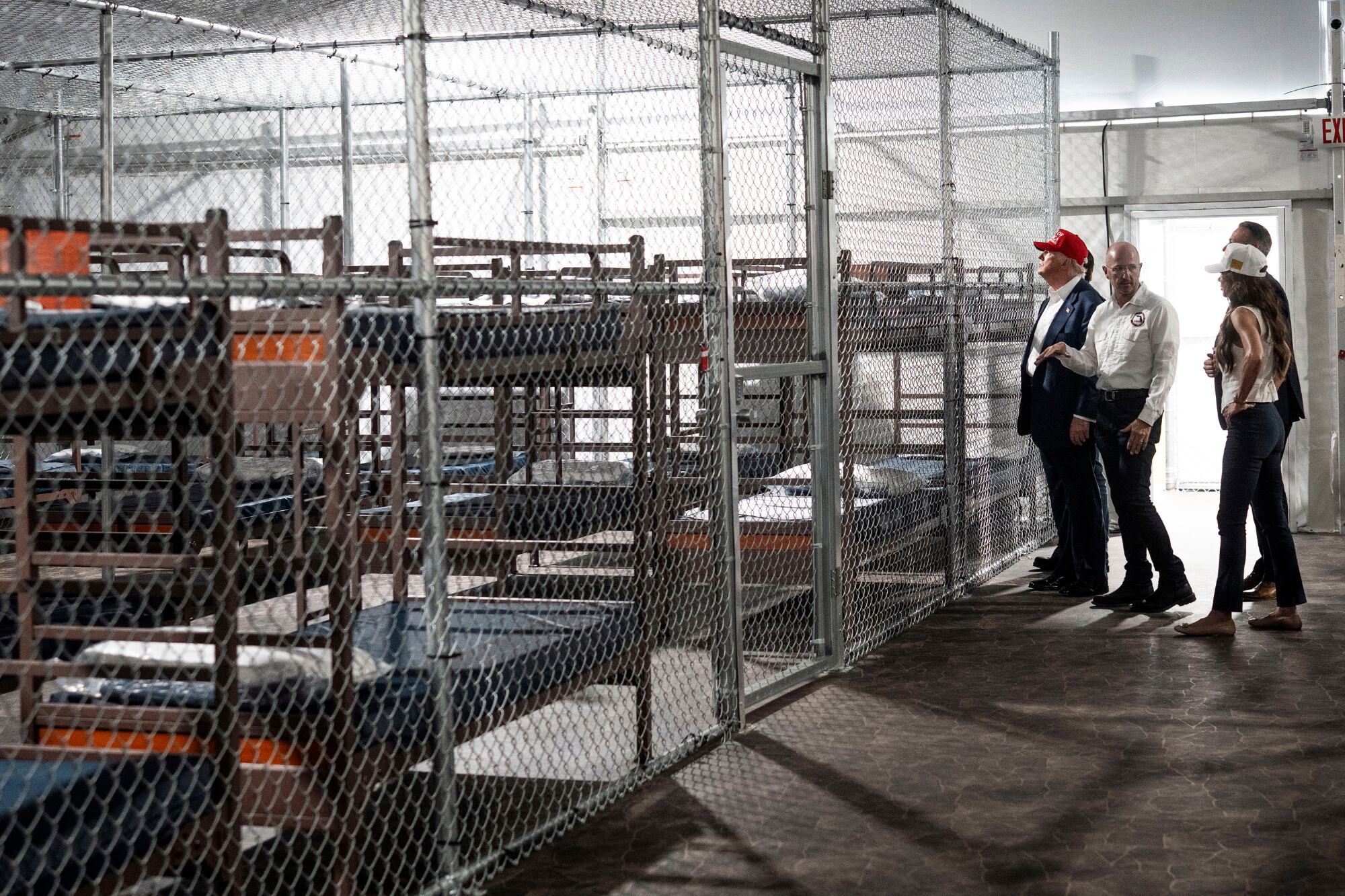 Alligator Alcatraz permanece abierto, pese a denuncias respecto de las condiciones precarias