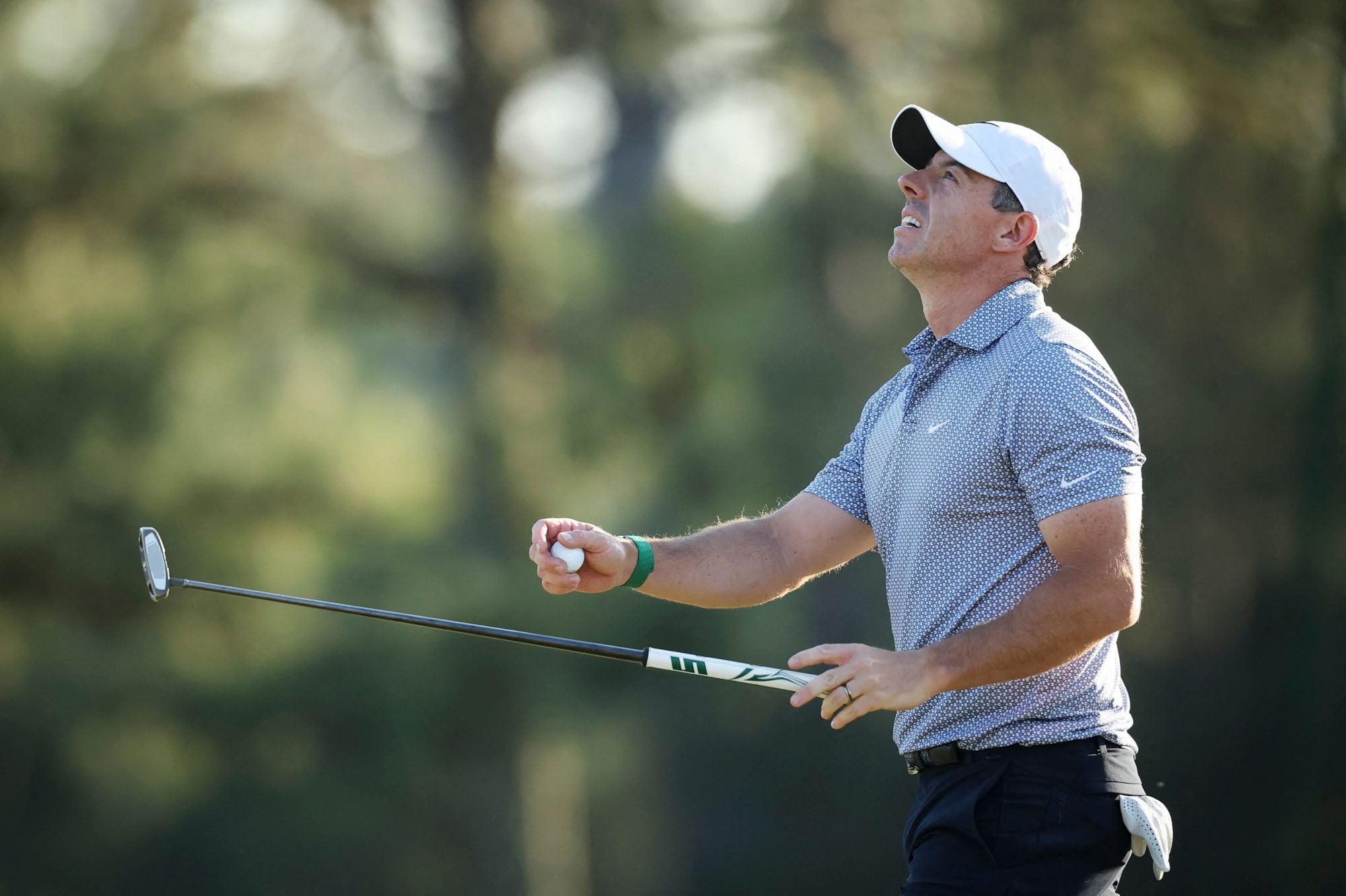Masters de Augusta: Rory McIlroy perdió el aura pero no las mañas y encara la rueda final como colíder