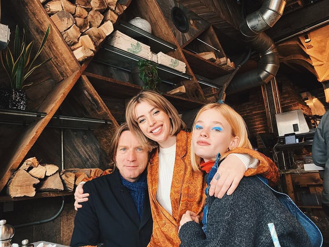 Ewan McGregor junto a sus dos hijas mayores, Clara y Esther