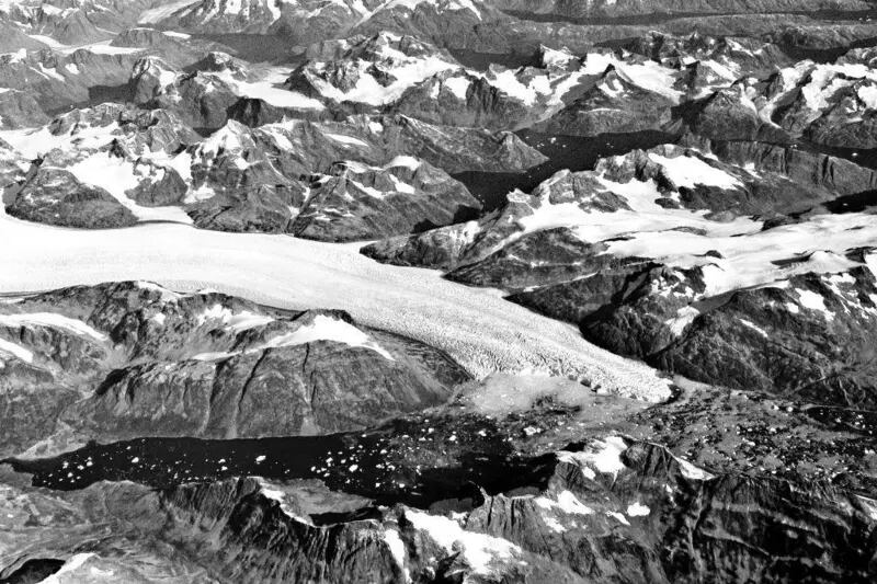 Vista del glaciar Skinfaxe en la costa del Rey Federico VI, en el sureste de Groenlandia