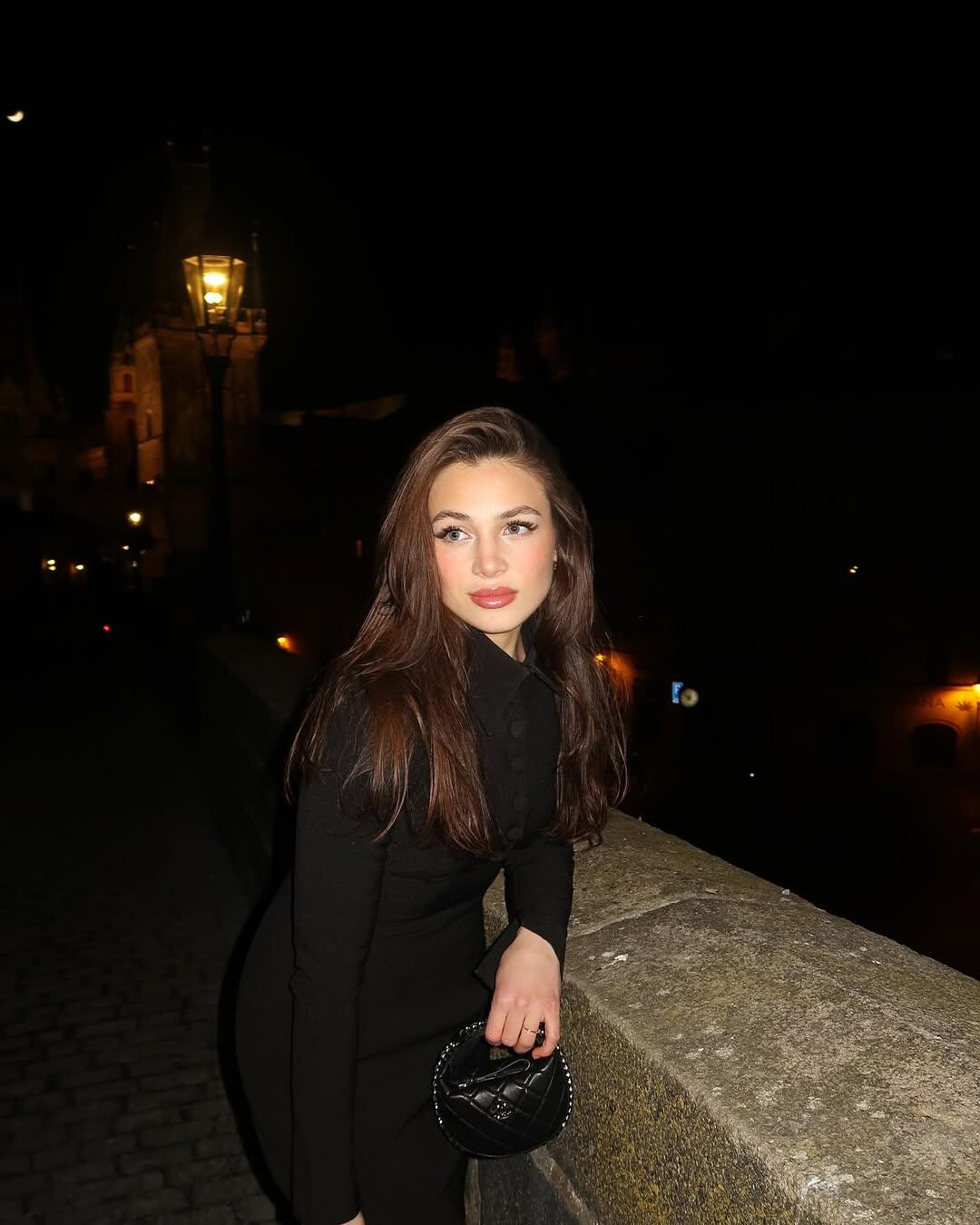 Eli Babickova tiene 19 años; de pequeña comenzó a manejar kartings y participó de varias competencias (Foto: Instagram @babickovaeli)