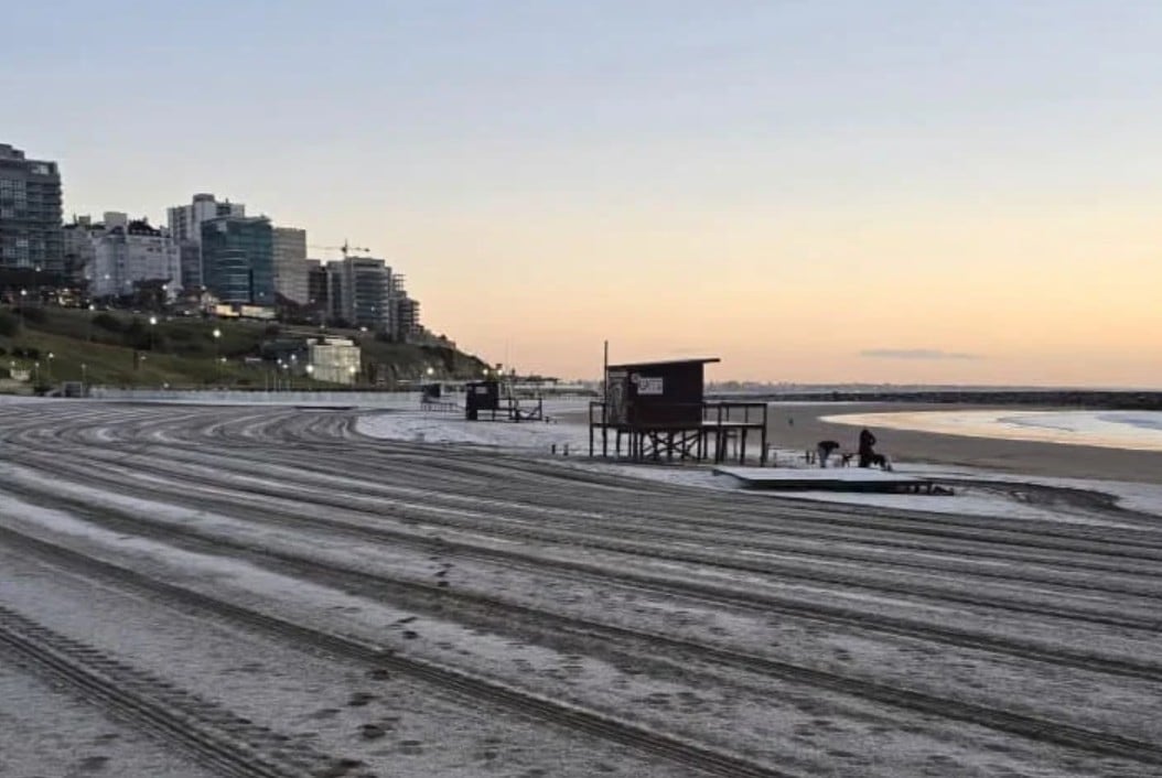 La nieve en playa Varese, Mar del Plata
Foto: La Capital