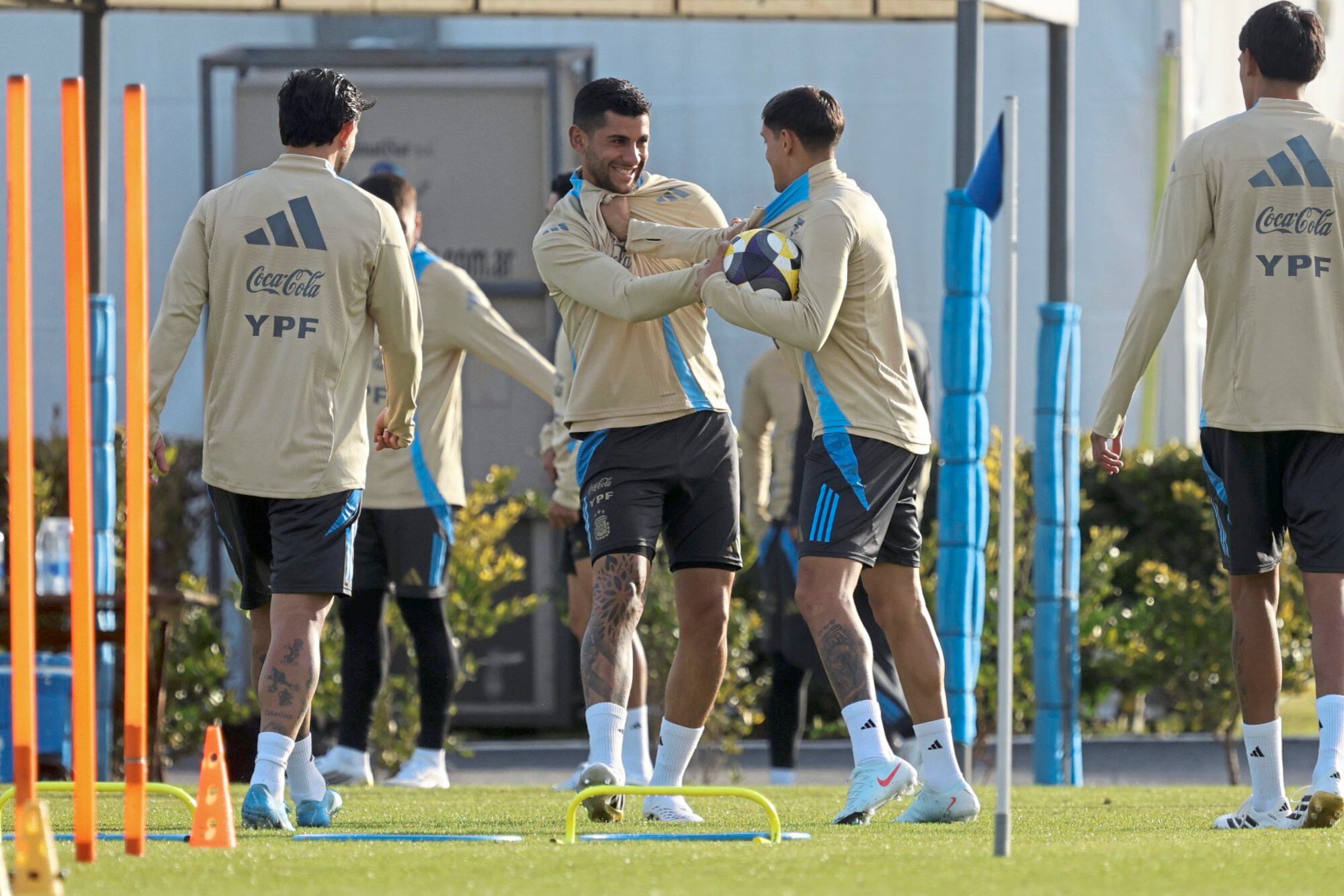 Cuti Romero sería el capitán de la selección esta noche ante Chile.