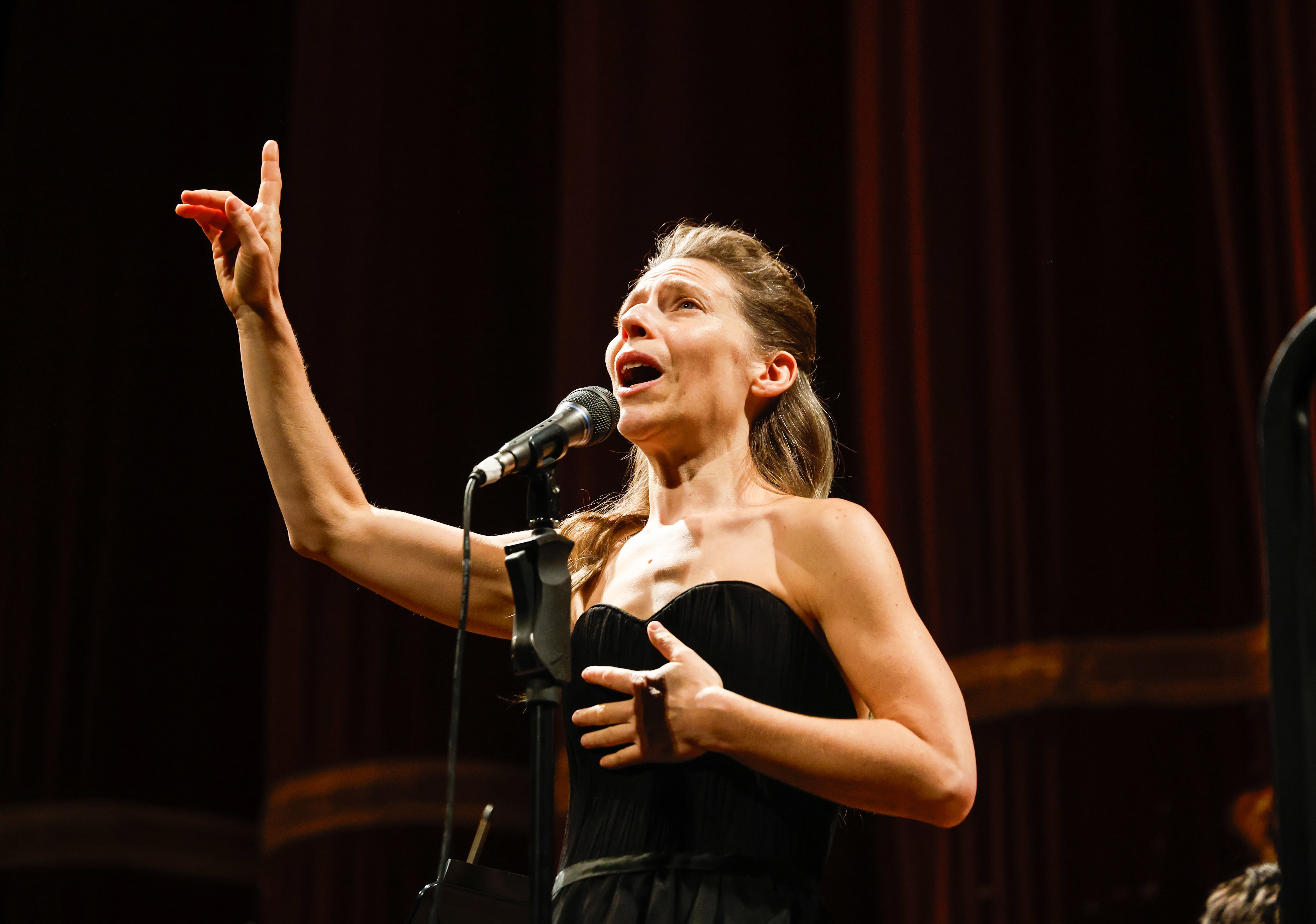 Elena Roger cantó acompañada por la Orquesta Académica del Teatro Colón