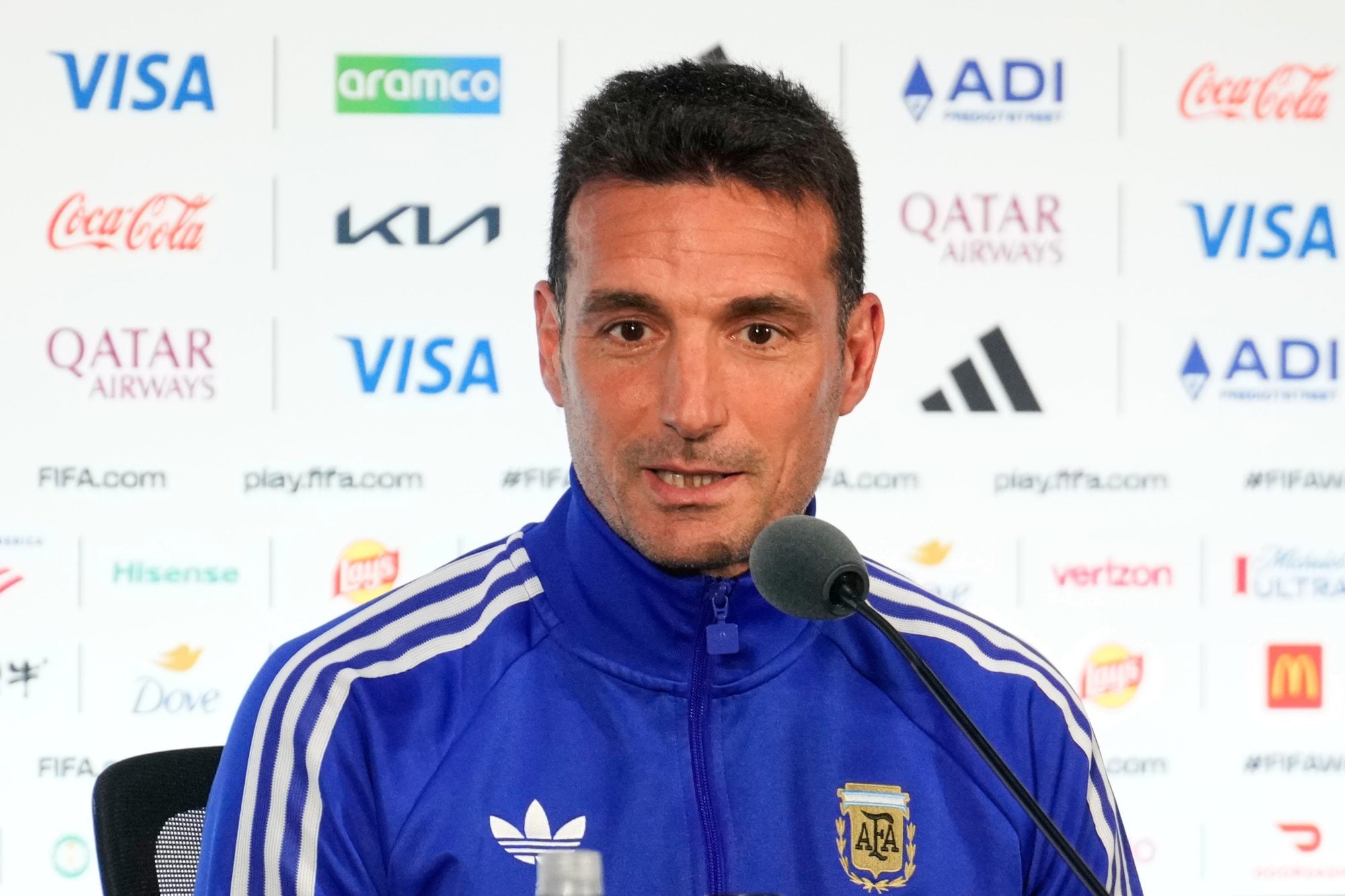 Lionel Scaloni reveló qué les dijo a los jugadores durante la pausa de hidratación tras el penal que erró Messi