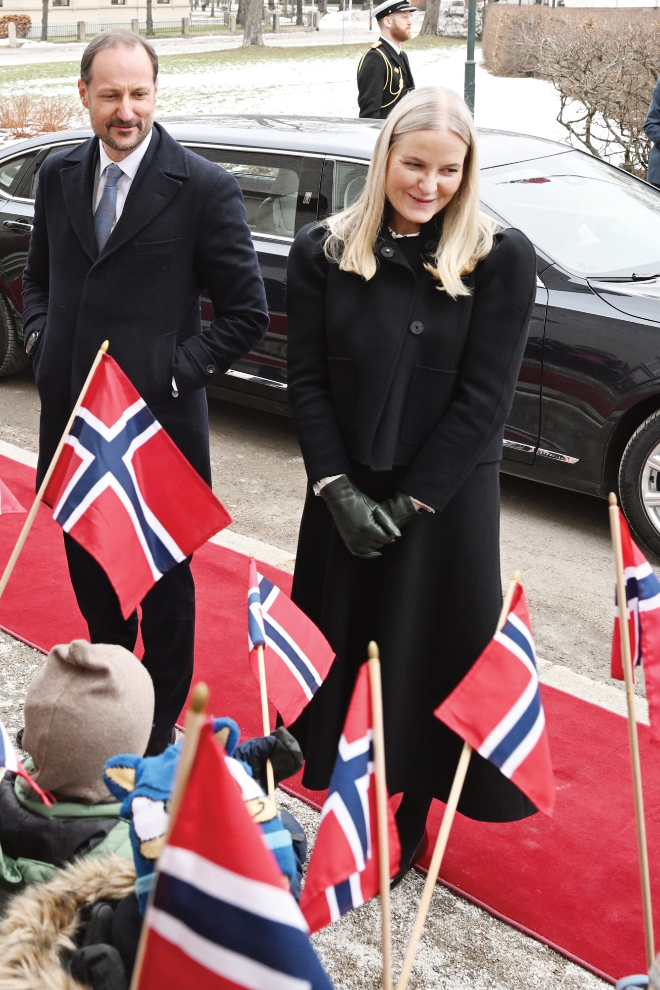 El príncipe heredero del trono Haakon y la princesa Mette-Marit, pocos días antes del juicio de Marius, durante una visita que hicieron a fin de enero pasado por los cien años de la biblioteca
de Fredrikstad, en Noruega