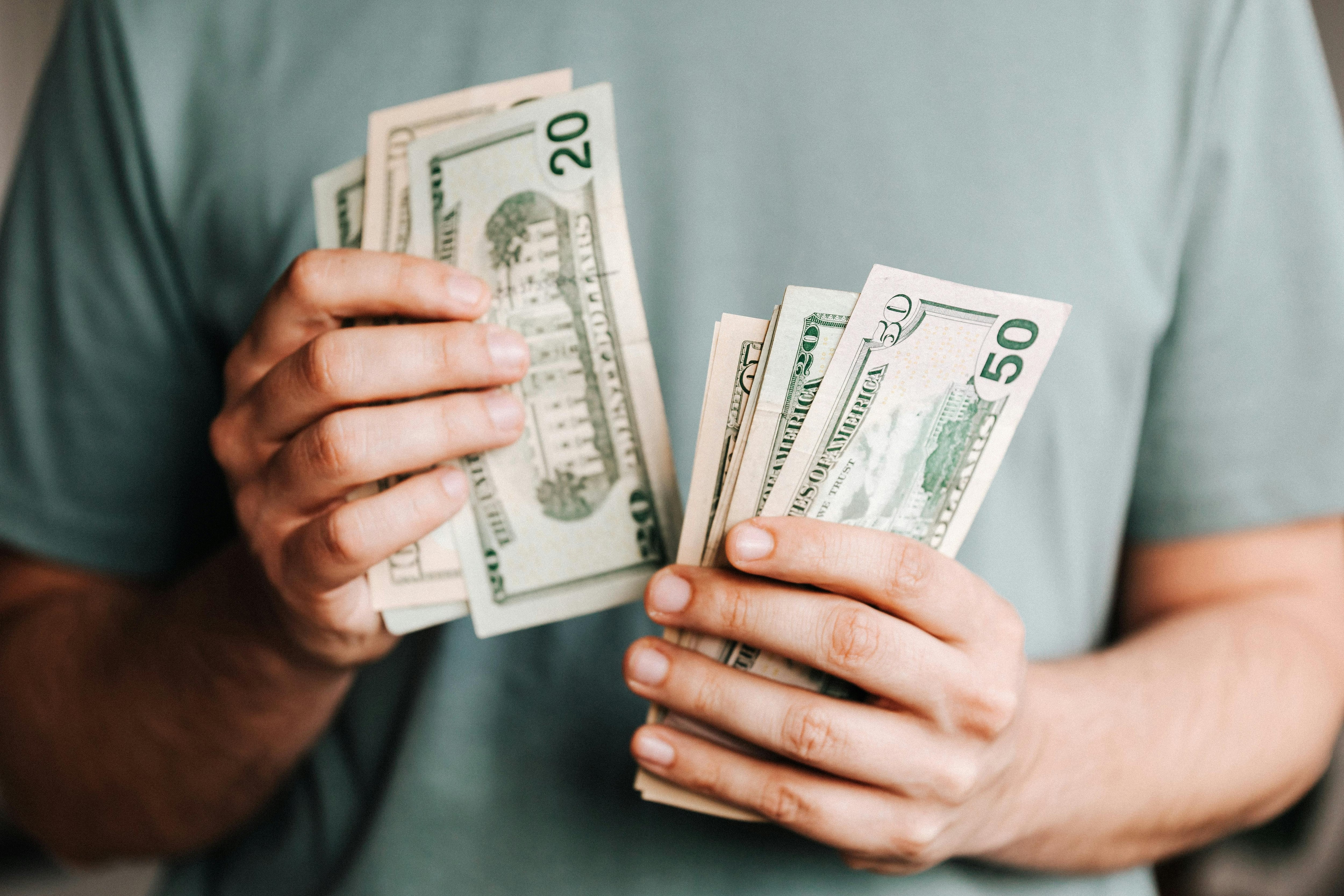 Un estudio reveló cuánto dinero se necesita ahorrar en caso de emergencias o quedar sin empleo en Florida (Pexels/Karola G)