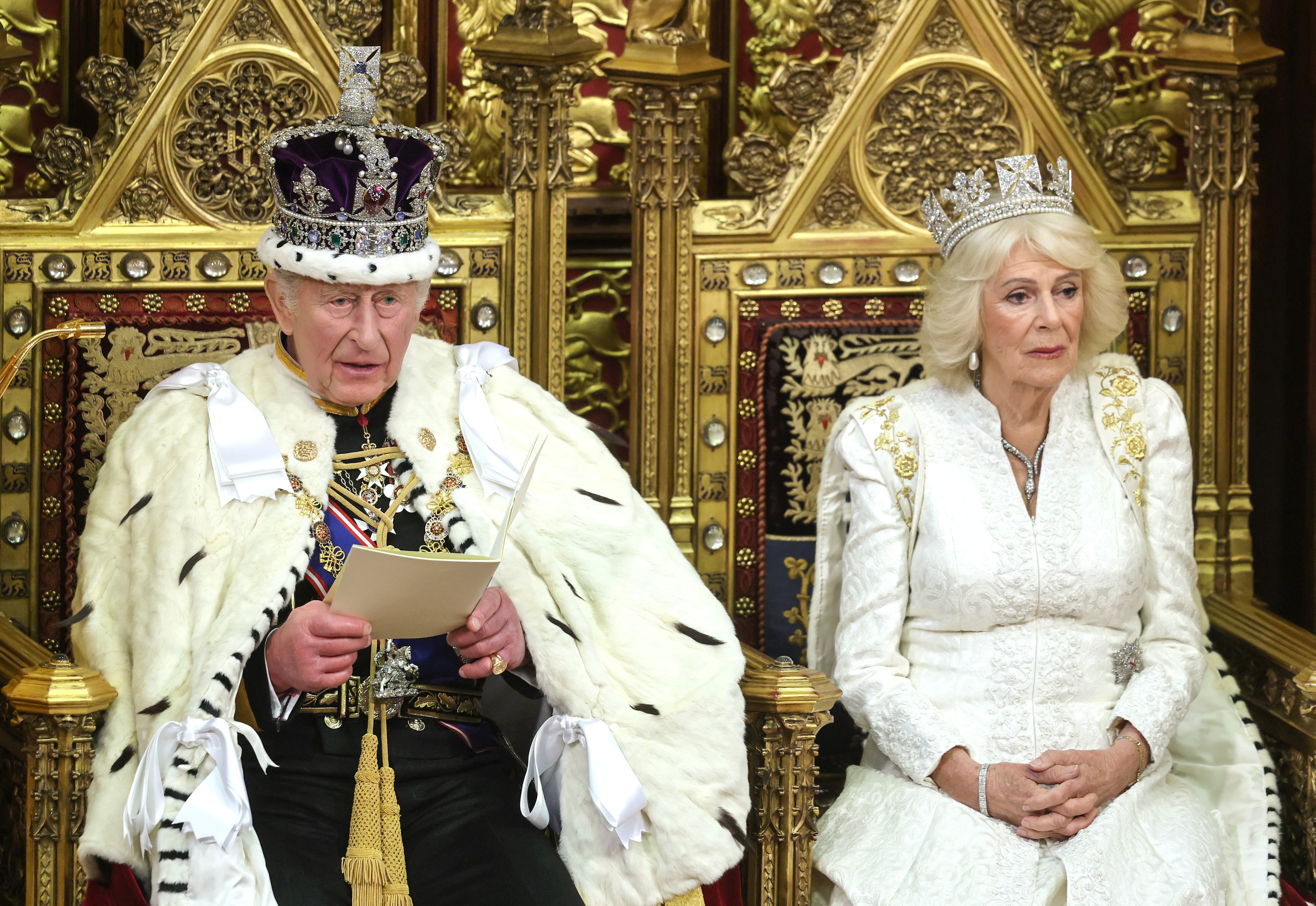 El rey Carlos III y la reina Camila en la apertura del Parlamento en el Palacio de Westminster en 2026