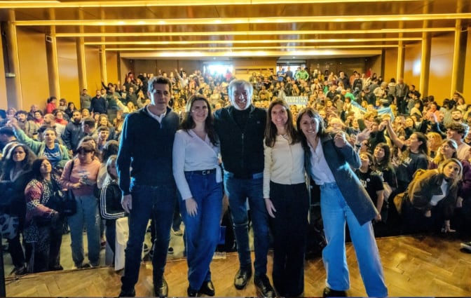Kirchner, junto a Eduardo 'Wado' De Pedro y Mariel Fernández