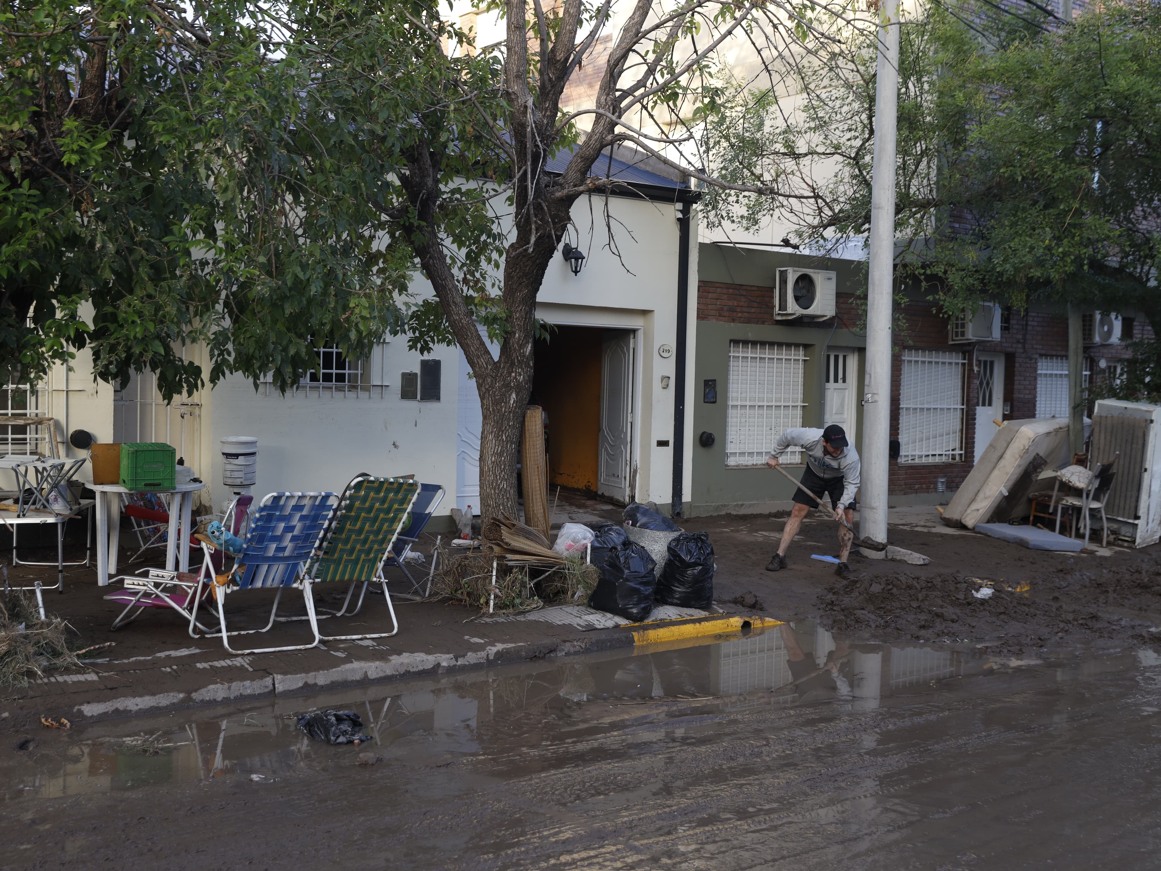 Algunas calles son un lodazal todavía