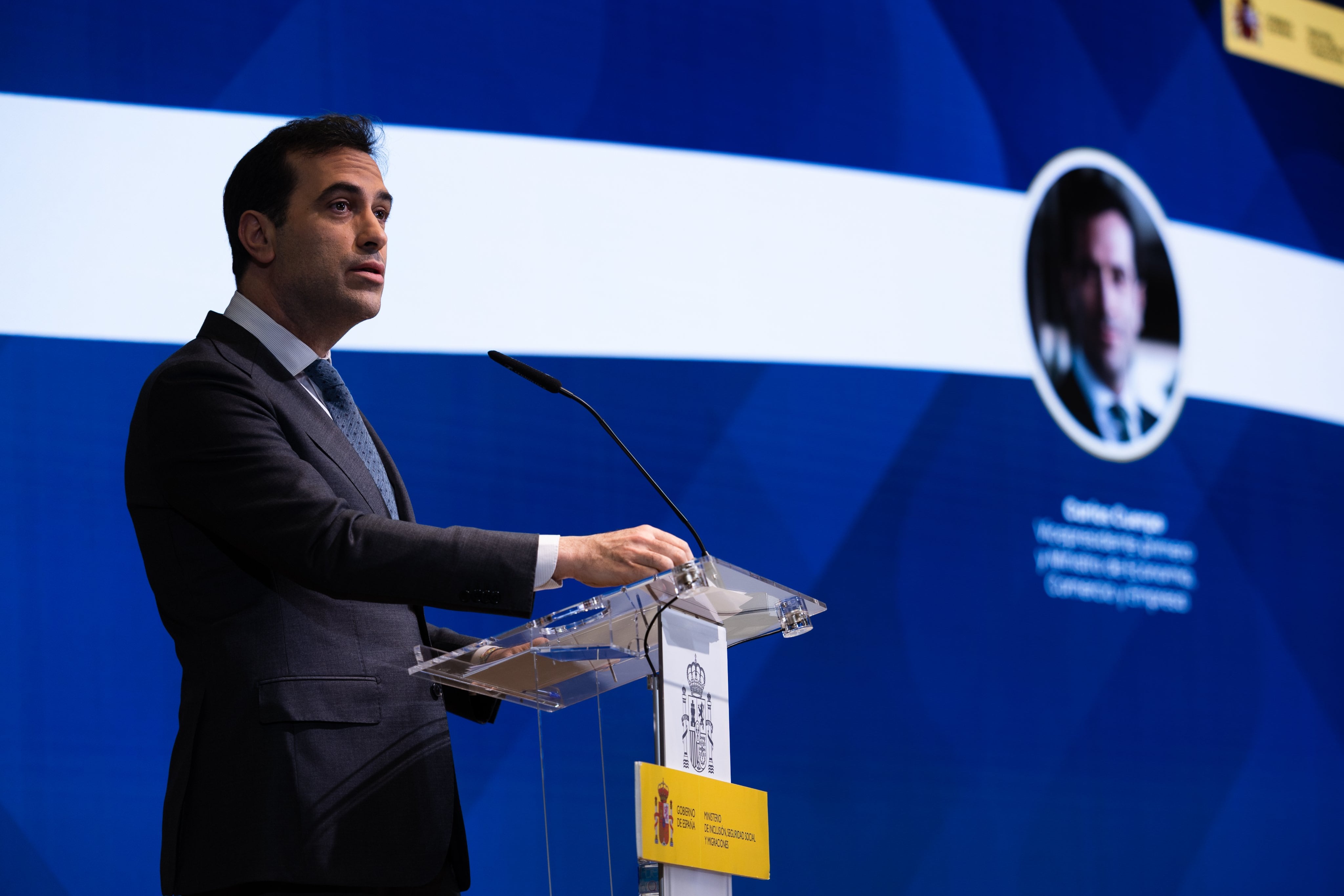 El flamante vicepresidente español defendió el acuerdo UE-Mercosur y anunció la regularización de miles de inmigrantes