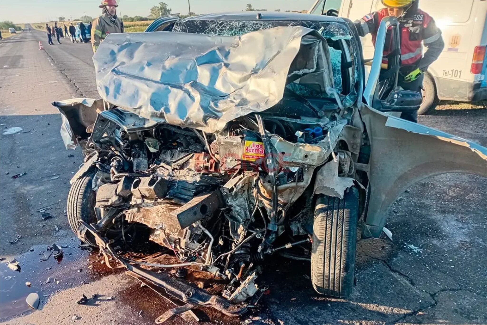 Brutal choque de frente en una ruta de Entre Ríos: tres víctimas fatales y dos adolescentes en grave estado