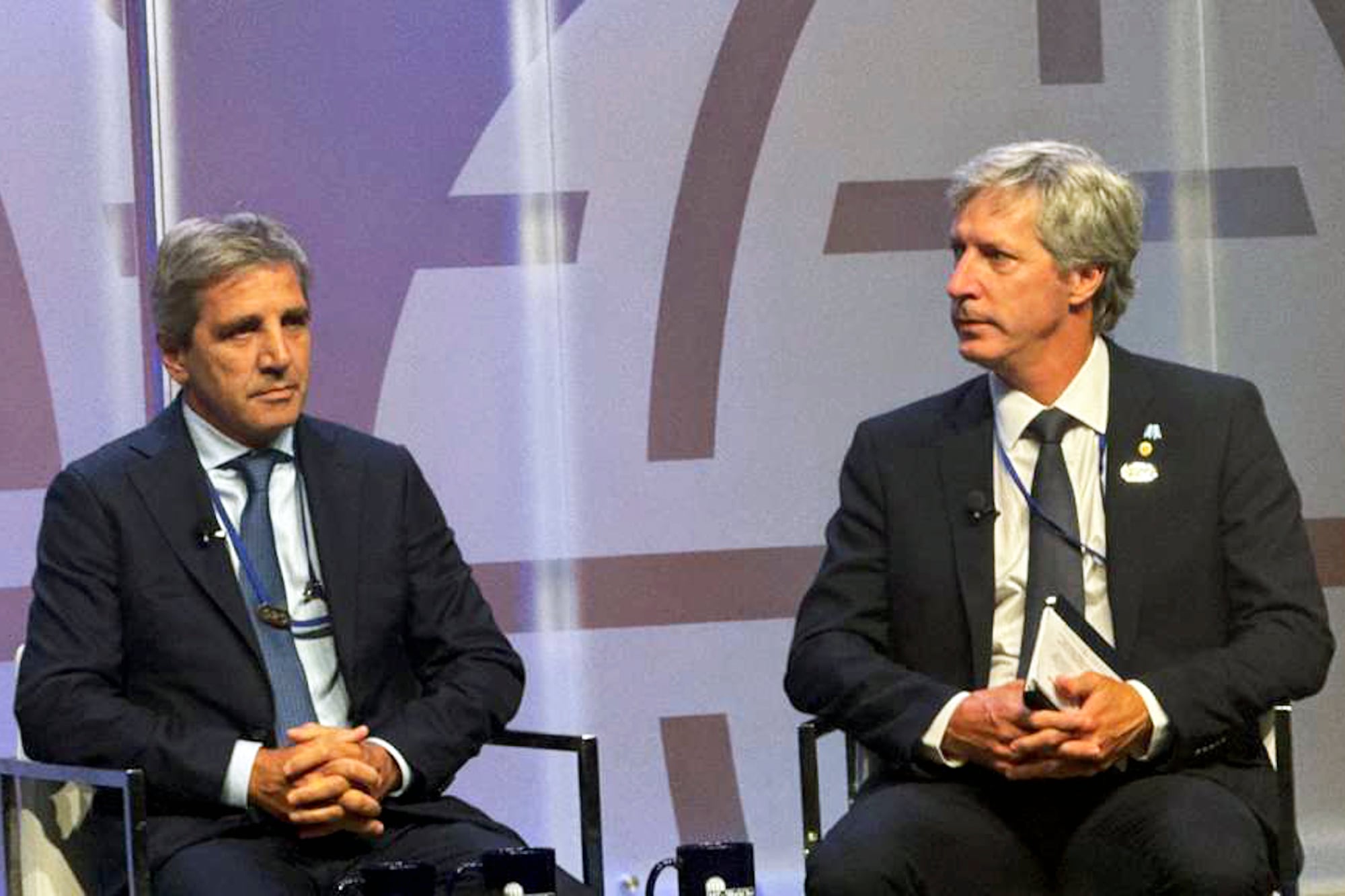 Luis Caputo y Santiago Bausili están al frente de las nuevas negociaciones