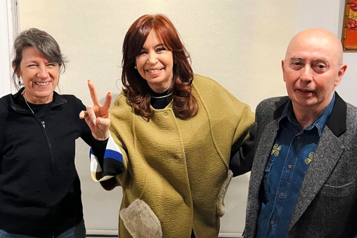 Máximo Kirchner compartió una imagen de su madre junto al Indio Solari: “A votar como si estuviera en la lista”
