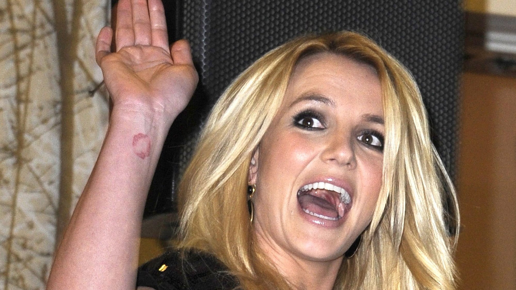 A los gritos, cuchillo en mano: Britney Spears protagonizó un confuso episodio en un restaurante