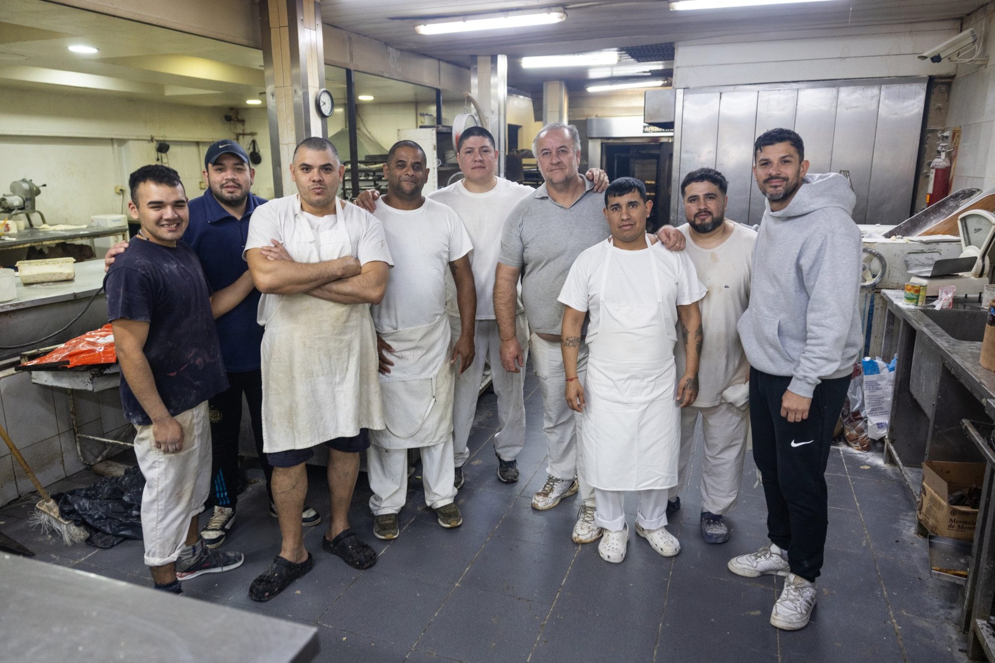Ormazábal con su equipo de trabajo sonríen para la cámara