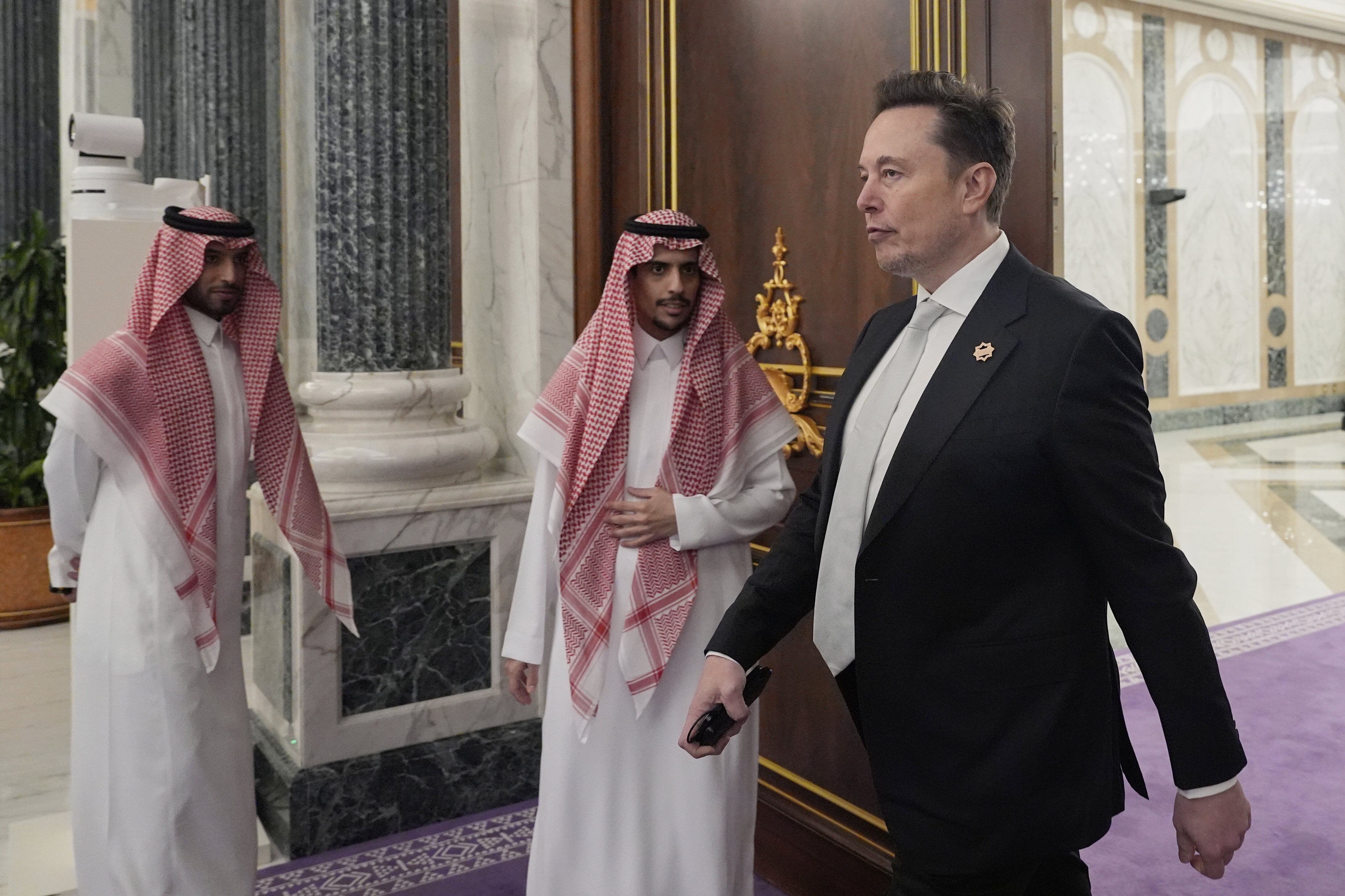 El empresario Elon Musk formó parte de la comitiva de Trump en Riad. (AP Photo/Alex Brandon)