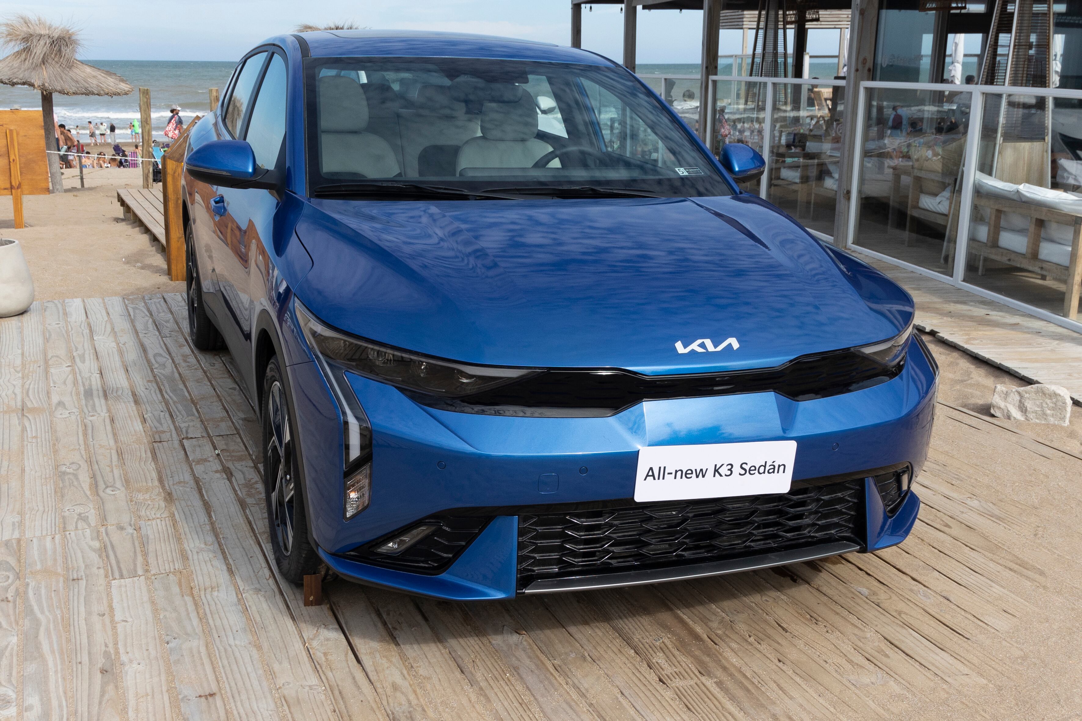 La variante K3 Sedán EX cuesta US$25.000, mientras que la opción GT-Line figura a US$28.500