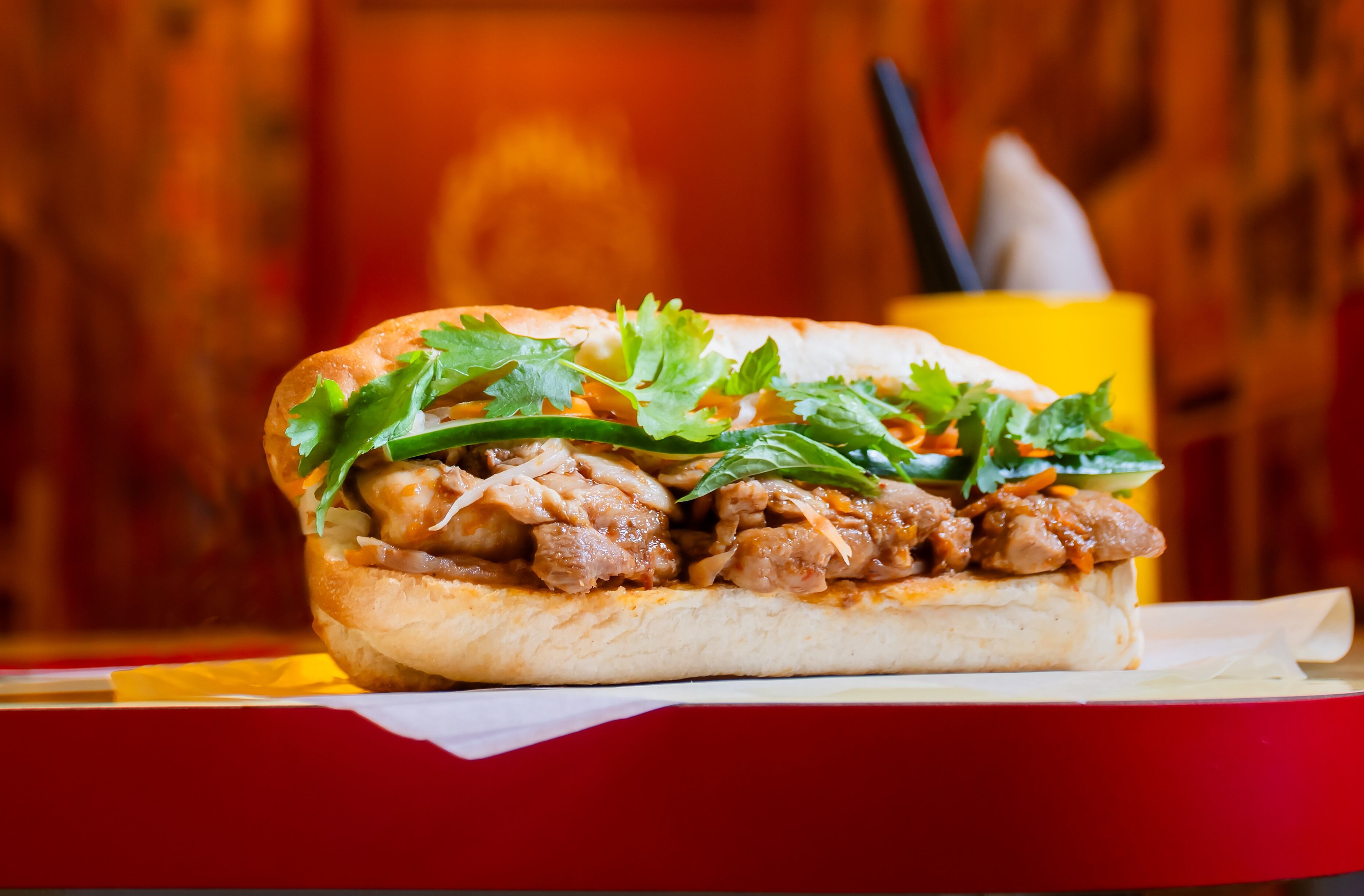 Un favorito el sándwich de cerdo y pickles