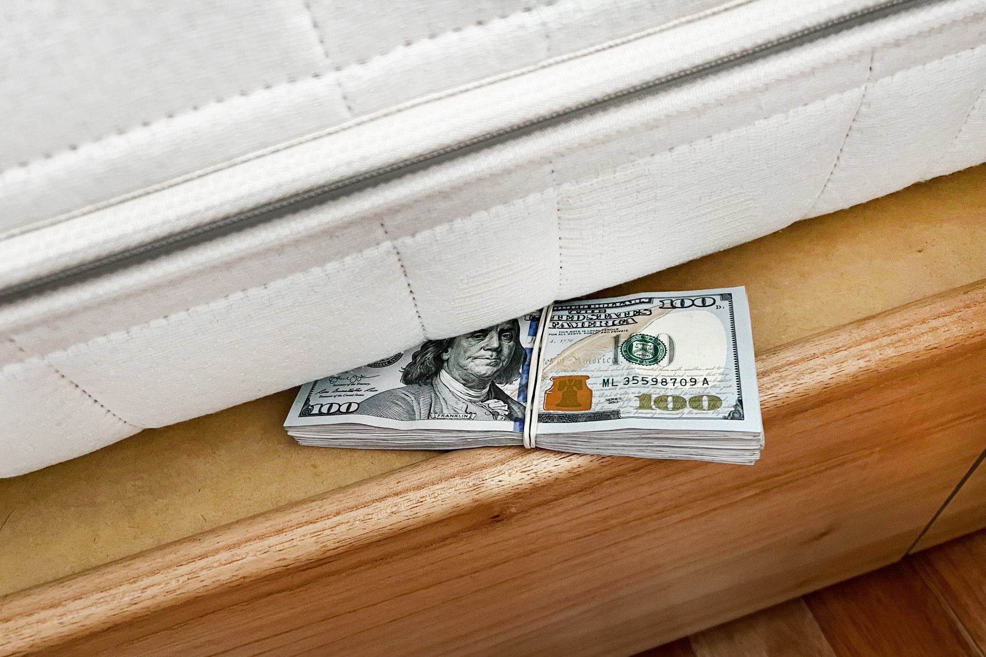 Dólares en el colchón: ¿qué apuro hay para gastar?