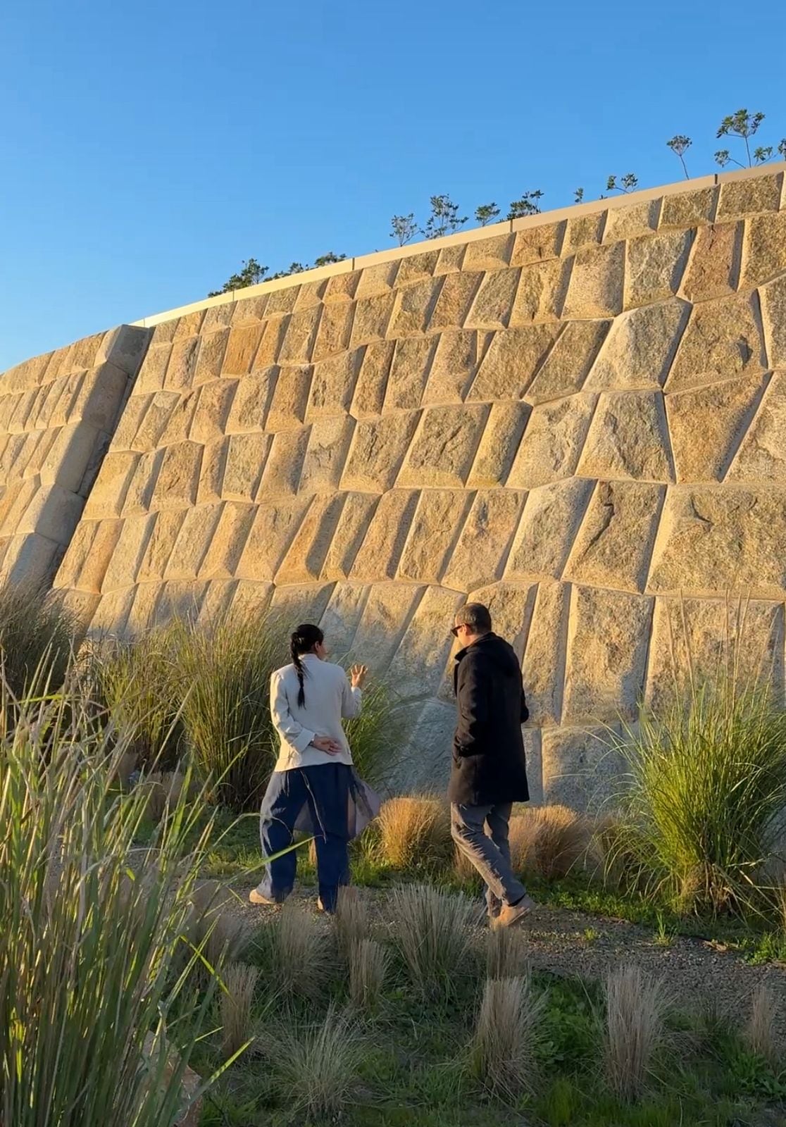 La Fundación Cervieri Monsuárez, en José Ignacio, fue construida con la misma técnica que las pirámides incas, por pedreros restauradores de Machu Pichu, según el diseño de Rafael Viñoly