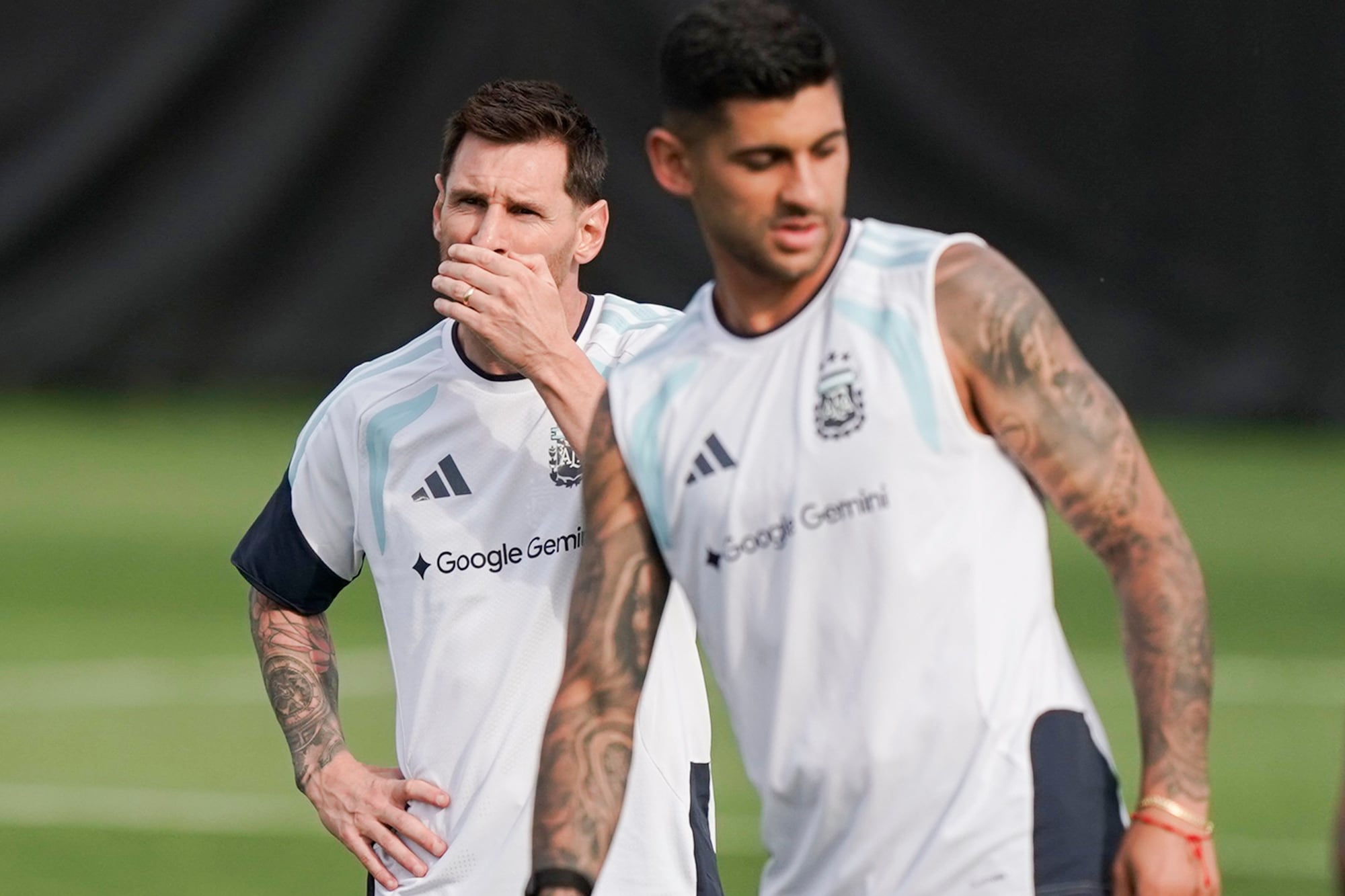 Messi se entrenó en Kansas City tras el comunicado de su familia por el estado de salud de Jorge, su padre 8 El rosarino fue uno de los últimos en salir al campo: este lunes, será titular en el encuentro frente a Austria