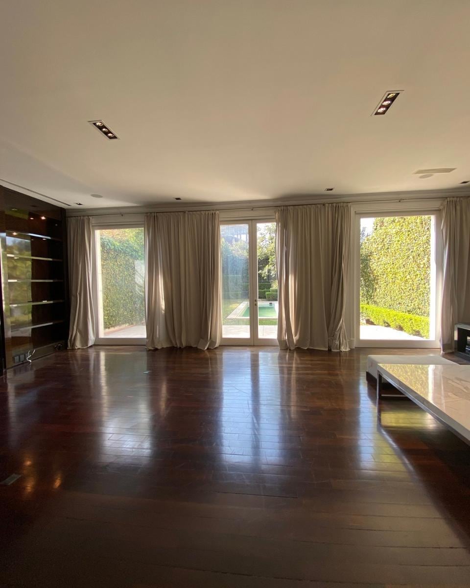 La casa donde vivió Pampita se desarrolla en tres plantas y cuenta con seis ambientes principales