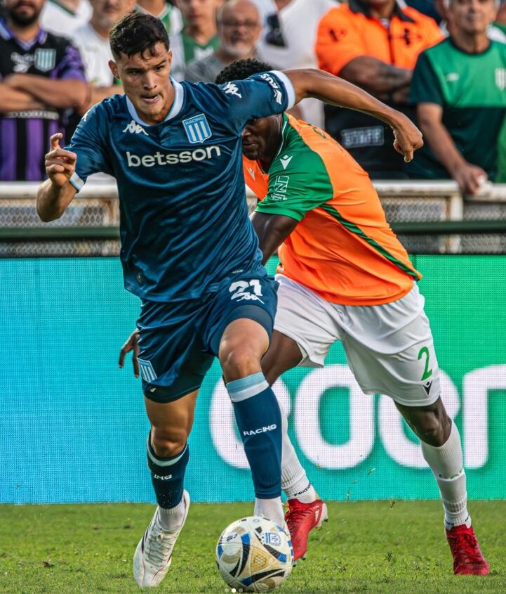 Valentín Carboni, durante el encuentro entre Racing y Banfield