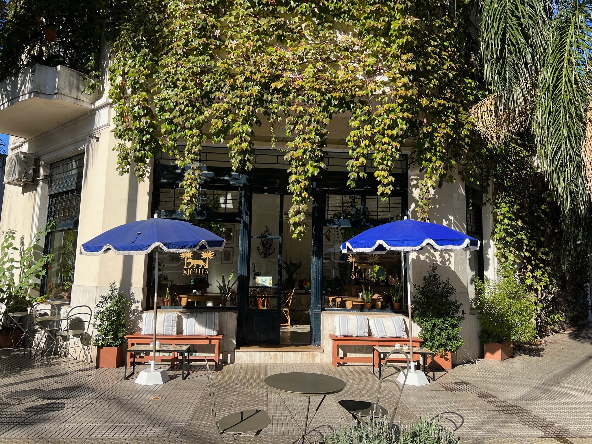 Le avisaron de una esquina en alquiler y al verla no lo dudó, aunque aún no sabía qué abrir: “El aire se llenaba de aroma a café”