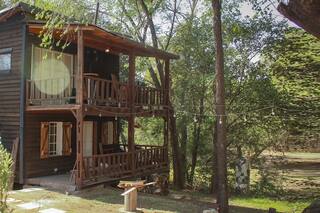 La casa casera: la hicieron con 100 pallets, en Córdoba, para usar entre viajes