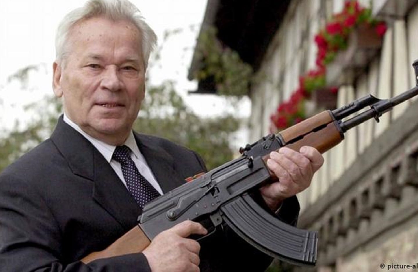 AK-47: La Historia Del Fusil Más Famoso Del Mundo, Creado Por Mikhail Kalashnikov
