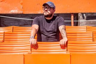 El psiquiatra y mánager de rock que se hizo DT tras cruzarse con Bielsa