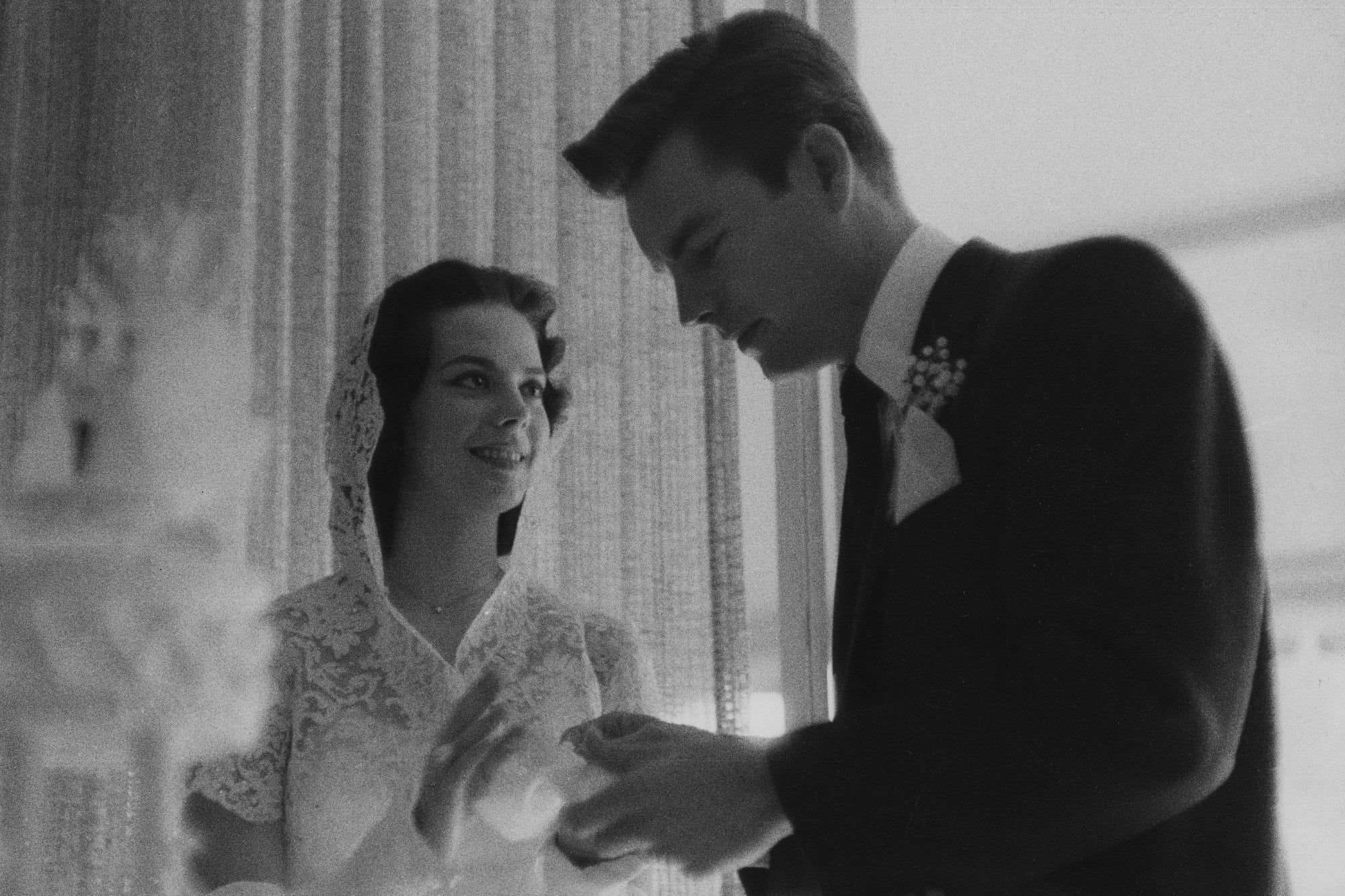 Natalie Wood y Rober Warner en la celebración de su primer matrimonio