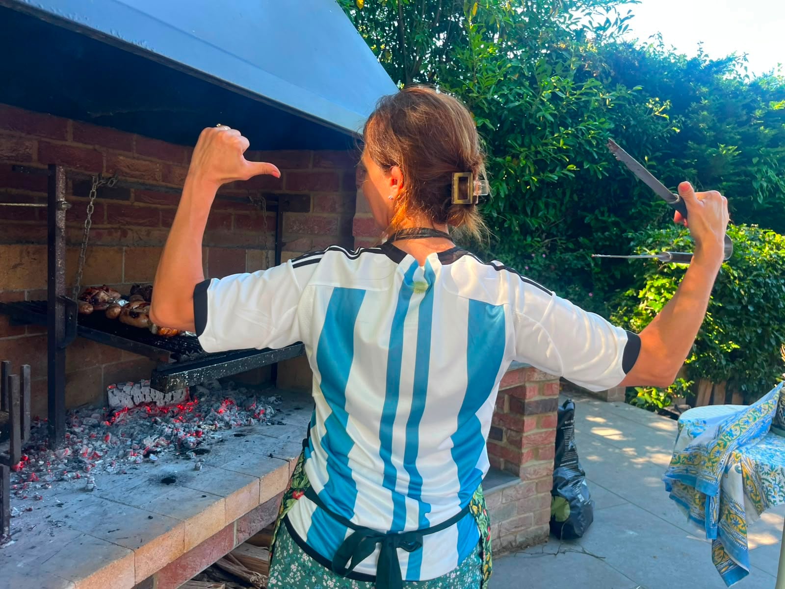 A miles de kilómetros de Buenos Aires, los argentinos vuelven a sentirse protagonistas de un partido con fuerte carga simbólica