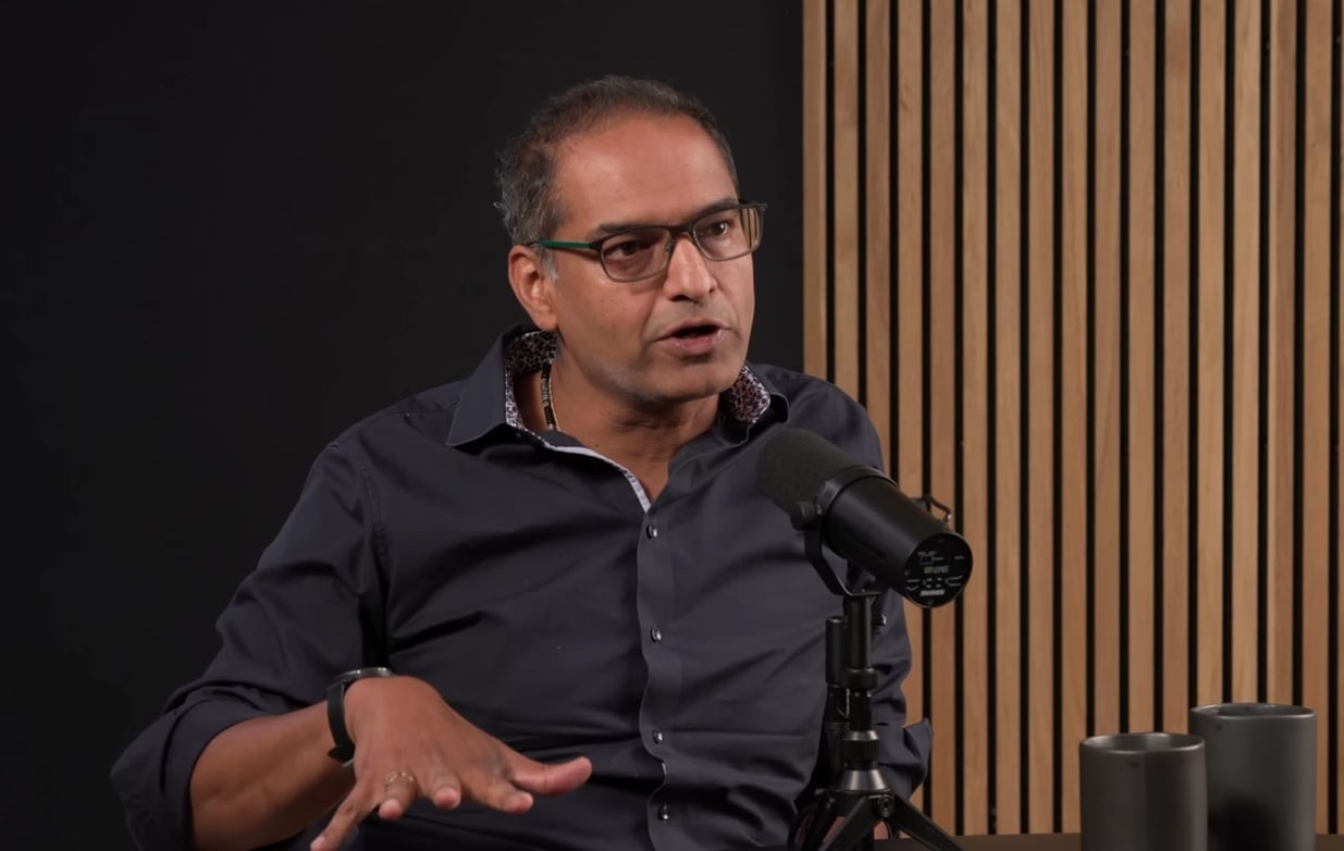 El Dr. Charan Ranganath explicó que, entre diversos factores, la multitarea es mala para la memoria