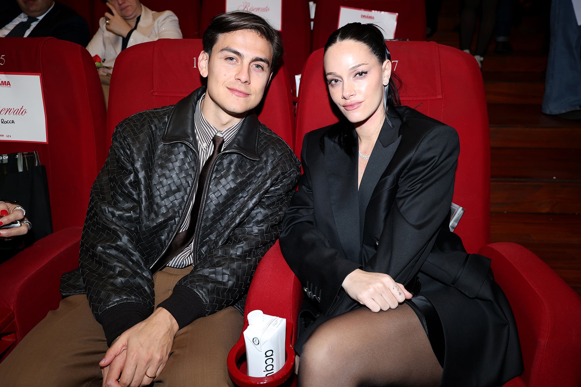 Oriana Sabatini reveló el problema de salud que sufrió con su embarazo: “Me despertaba llorando de dolor” 9 La actriz, junto a su esposo, Paulo Dybala