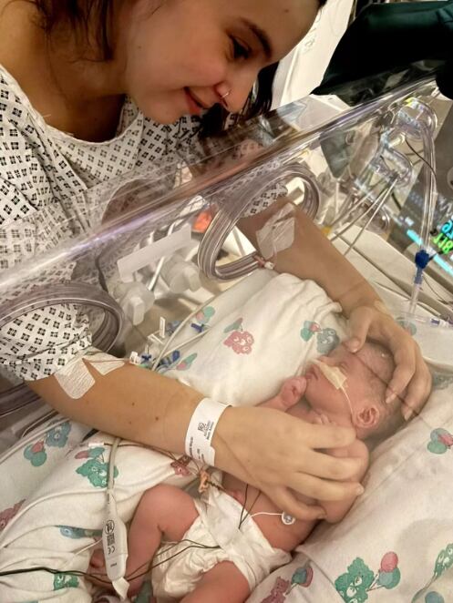 La joven no sabía que llevaba un niño en su vientre (Foto: Mirror)