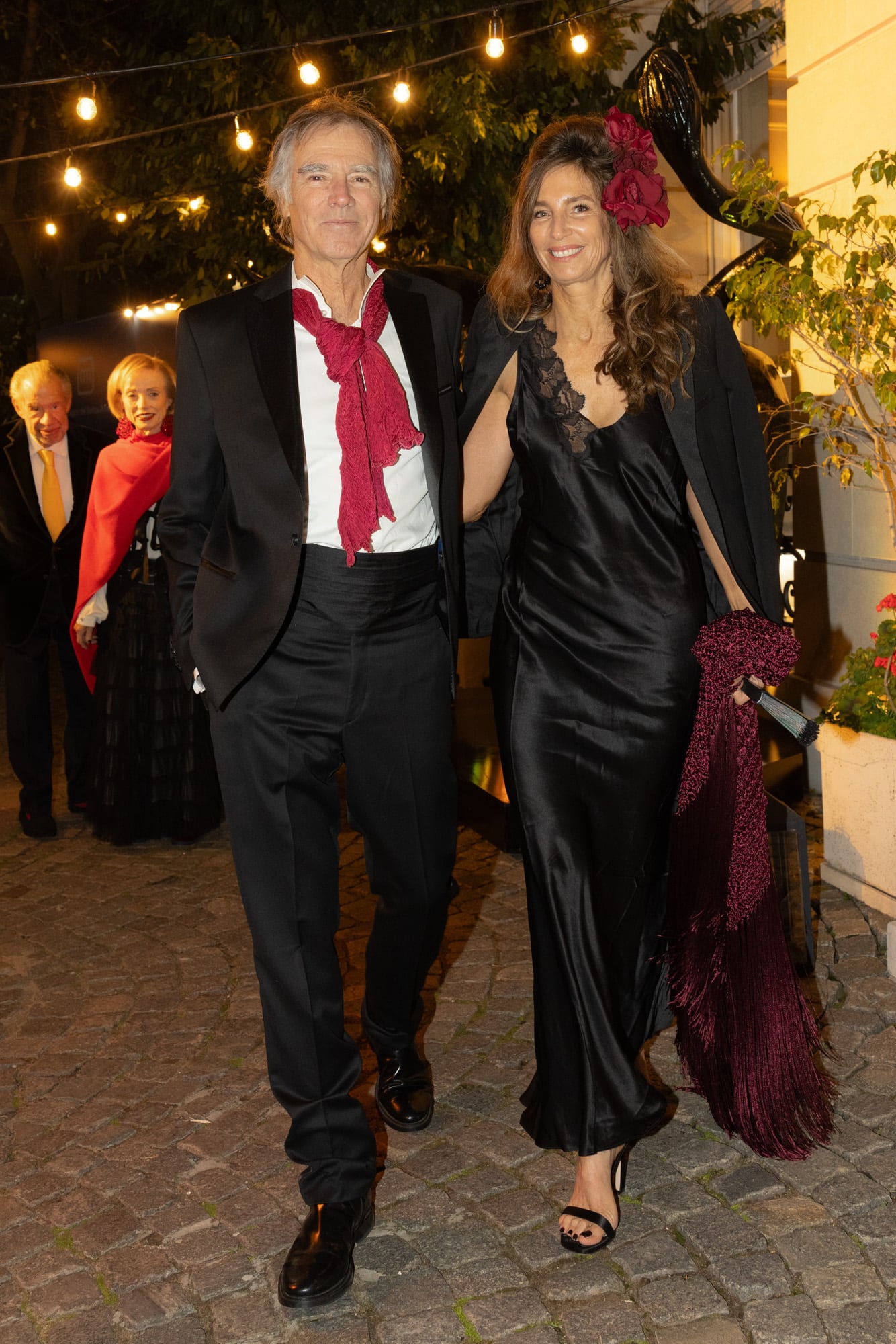 Solange Mayo y Tomás Hinrichsen sumaron color en sus accesorios, coordinados cromáticamente