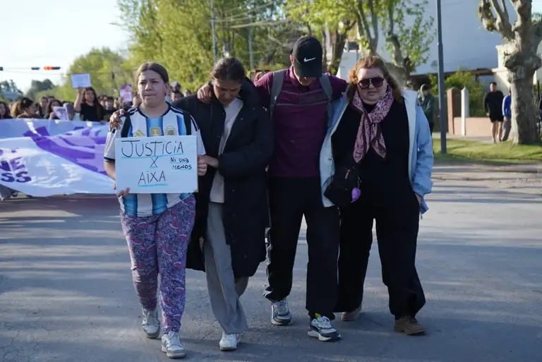 Familiares, amigos y vecinos de Aixa marcharon en Dique Chico, exigiendo justicia por su crimen
