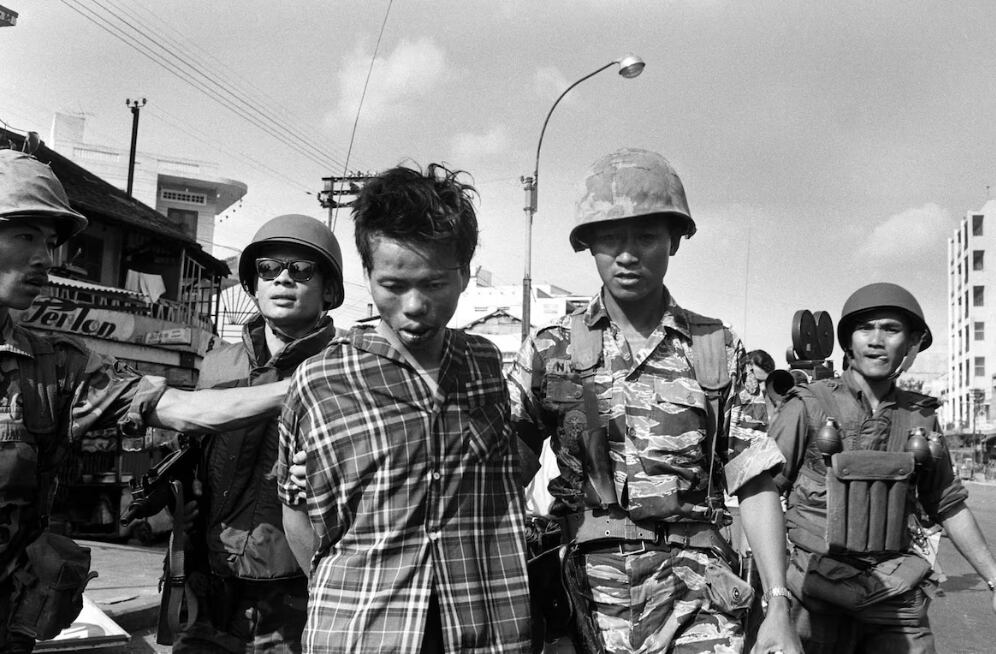 Lem fue llevado ante el general de brigada Loan, comandante de la Policía Nacional de la República de Vietnam.