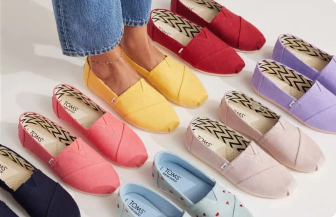 Alejo Nitti y Blake Mykoskie crearon la marca de alpargatas Toms Shoes en 2006