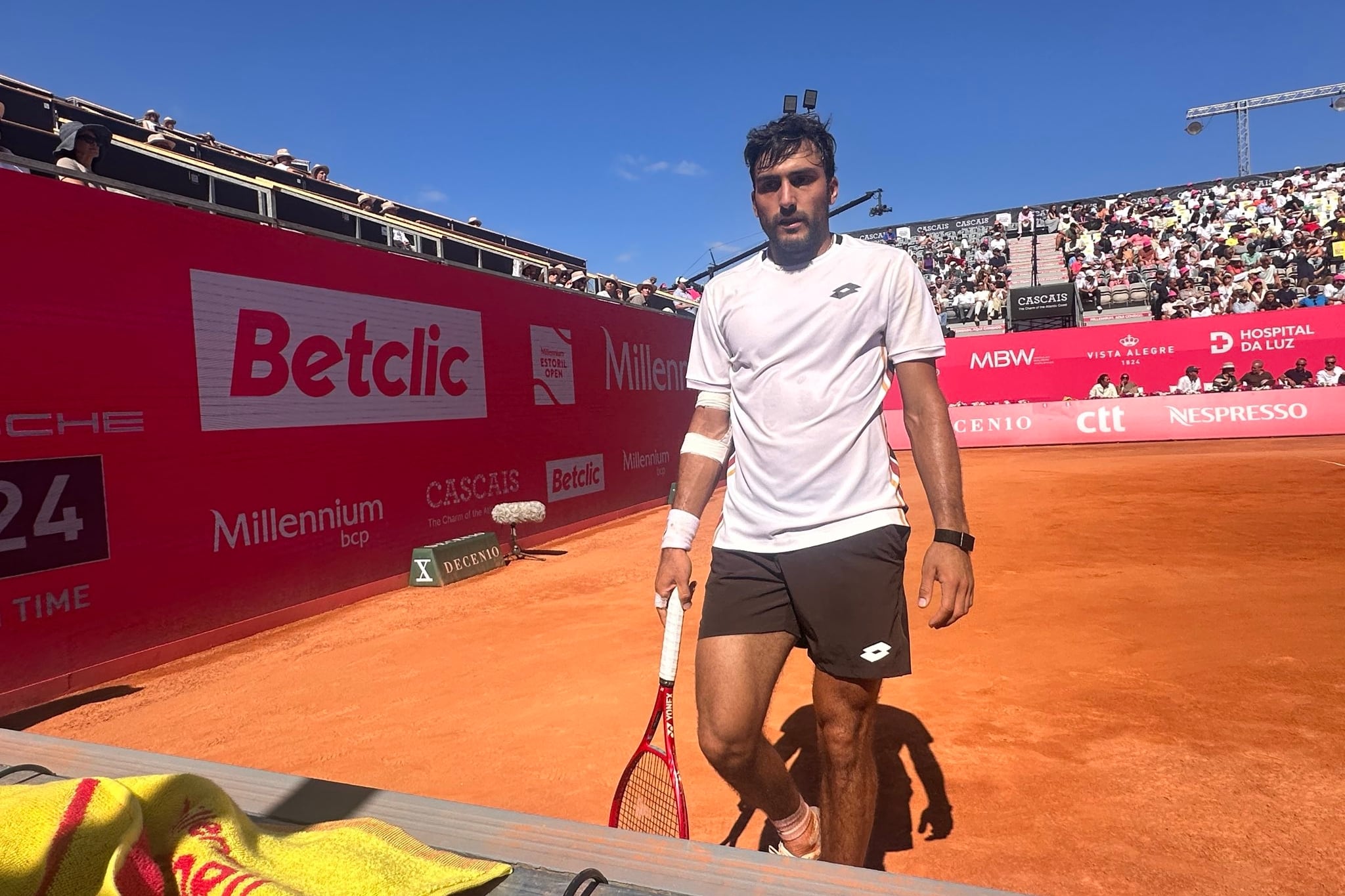 Román Burruchaga derrotó al legendario Stan Wawrinka en Estoril y avanzó a los octavos de final