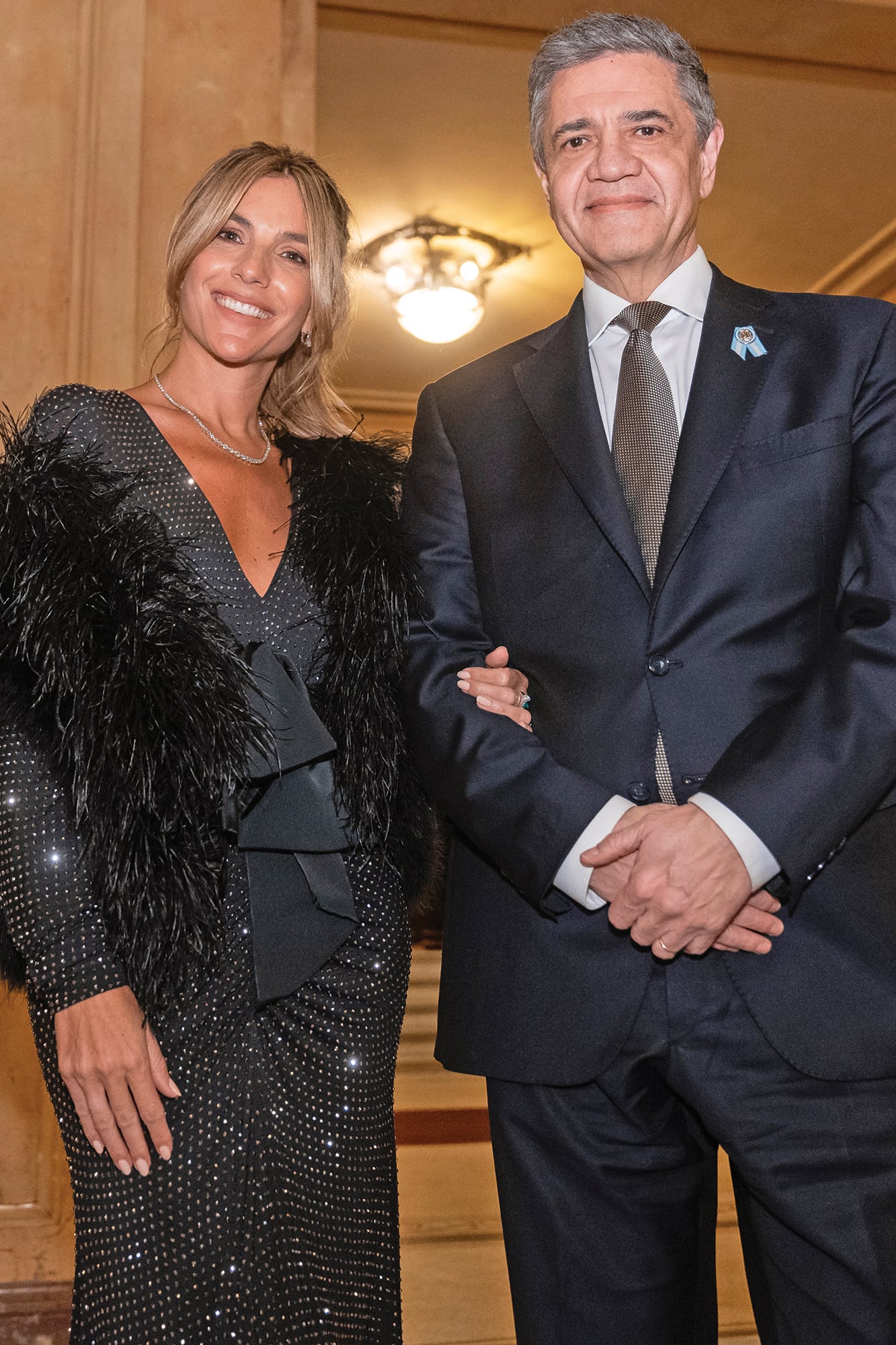 María Belén Ludueña (con vestido con brillos estratégicos de Adrián Brown) y Jorge Macri, dijeron presente
