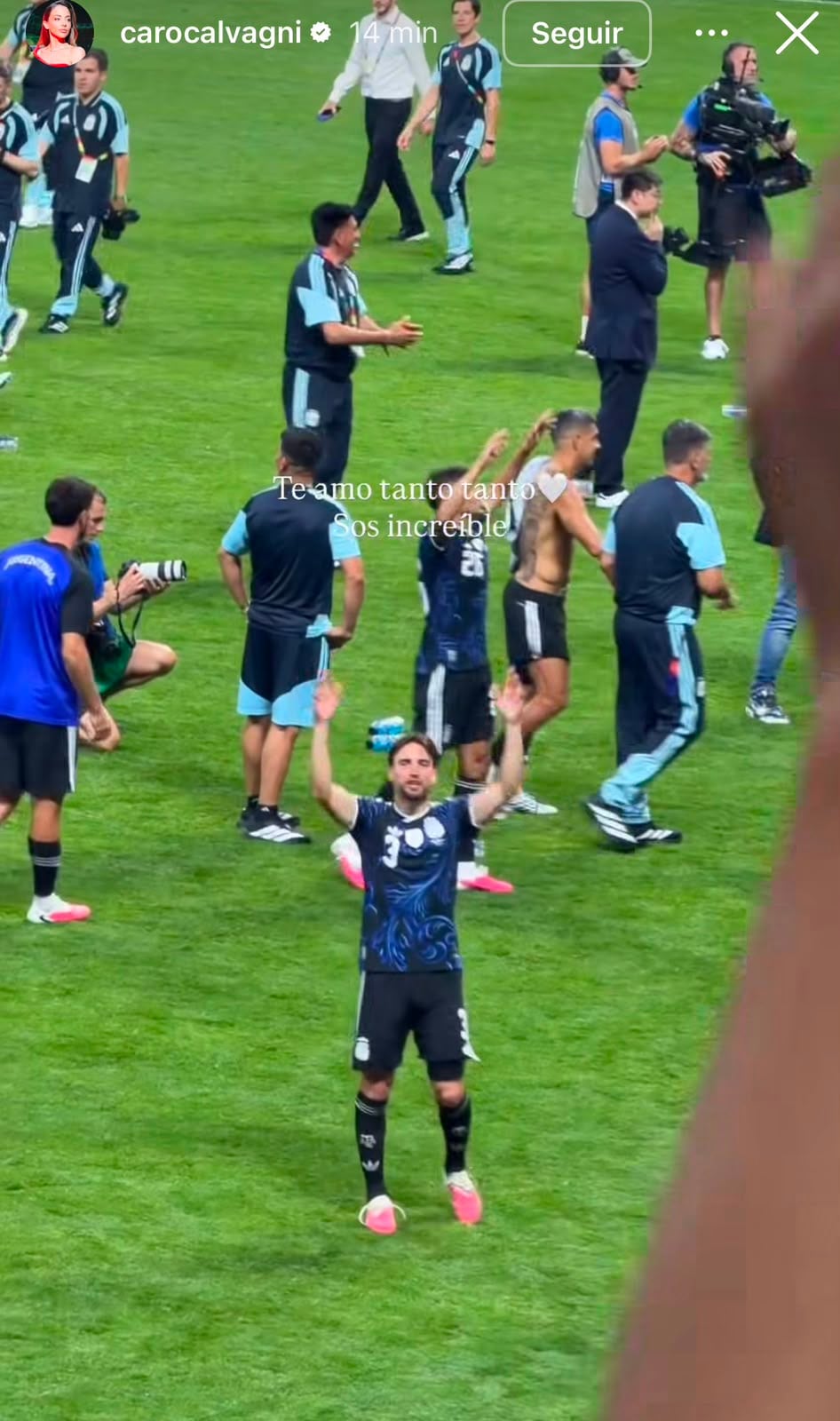 Caro Calvagni, la esposa del futbolista argentino Nicolás Tagliafico, destacó la labor de su marido en el campo de juego: