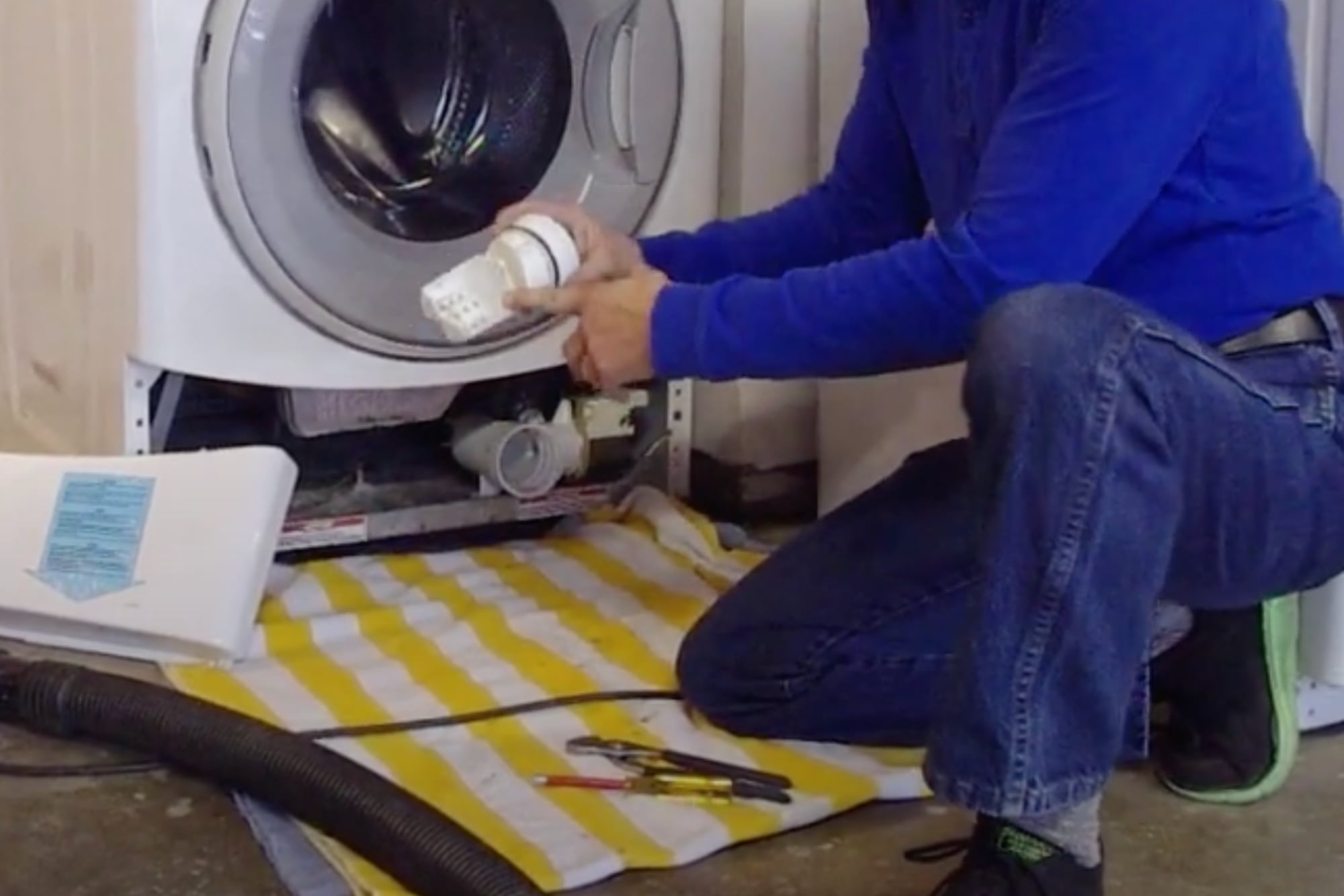 Las prendas quedan atrapadas en una zona interna del electrodoméstico