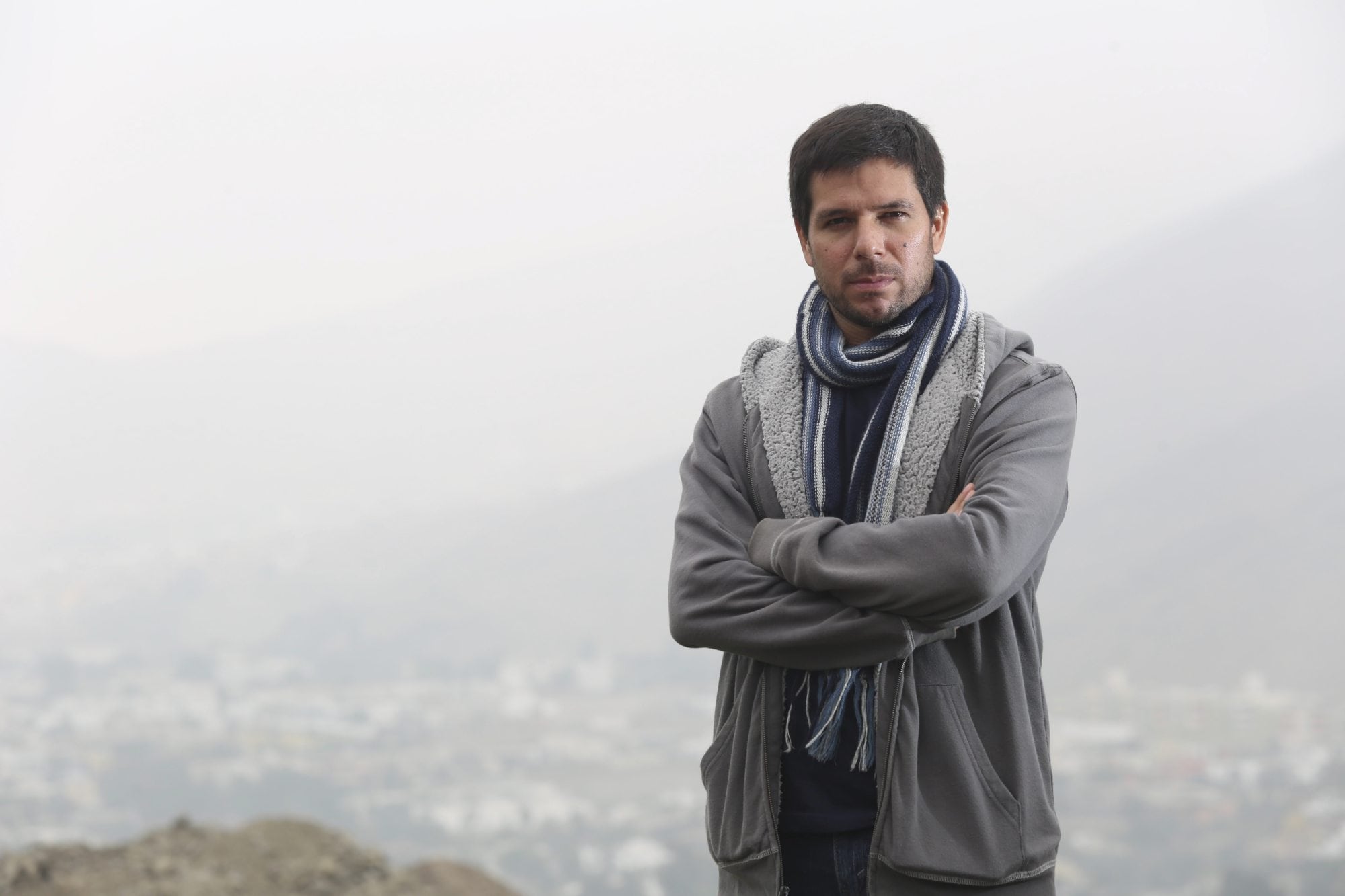 RENATO CISNEROS: EL CENTRO RESISTE EN TIEMPOS DE POLARIZACIÓN