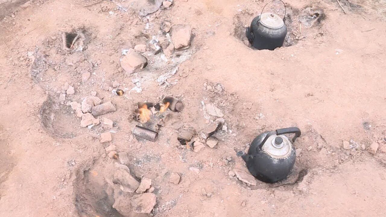 El pueblo de Wang Mantang que permanece en llamas hace 60 años y su gente cocina directamente en la tierra