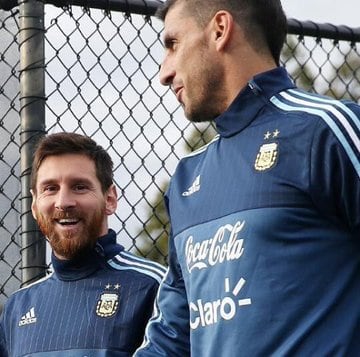 Lionel Messi y Patón Guzmán fueron compañeros durante algunos años en la selección argentina