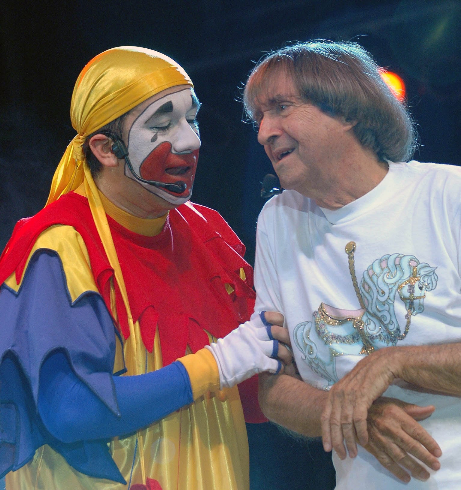 El comediante Carlos Balá junto a Piñón Fijo