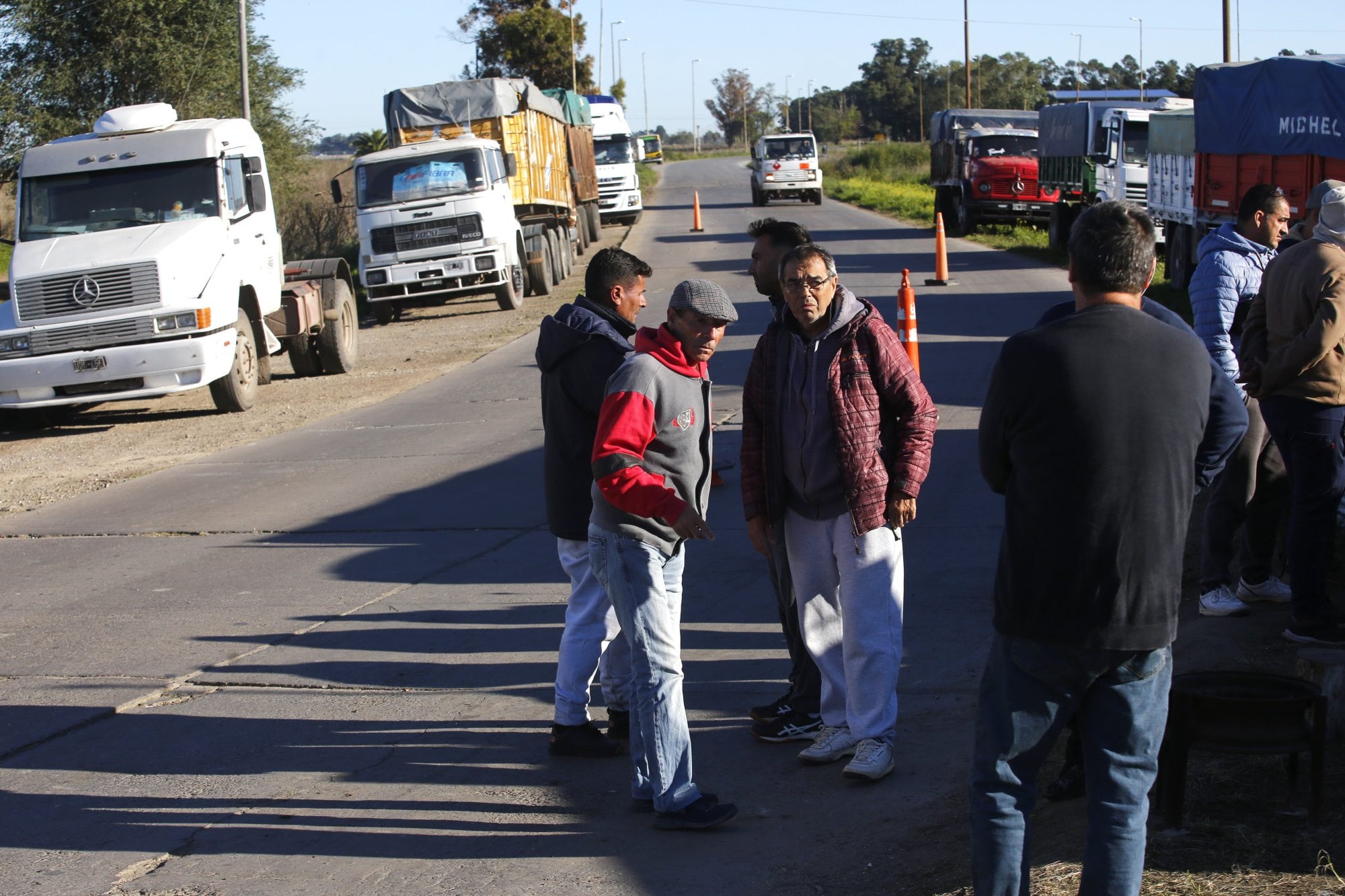 En la zona de Quequén-Necochea los transportistas llevan adelante el reclamo por un aumento en las tarifas
